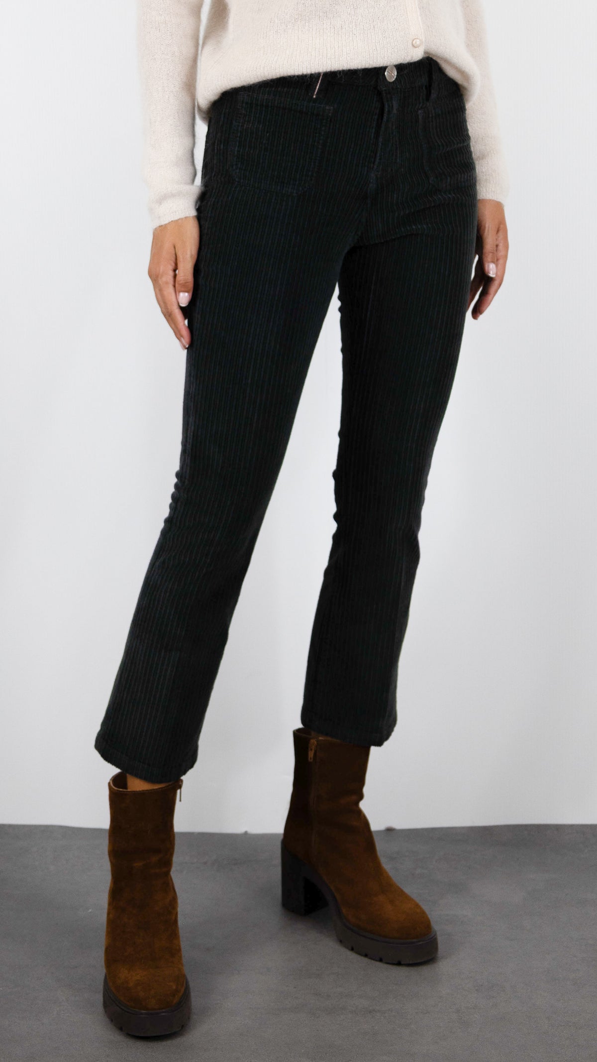PANTALON TROMPETTE 7/8 EN VELOURS POUR FEMME ISLOW OLIVIA BIG CORD#COLOR_COMMANDO/KAKI