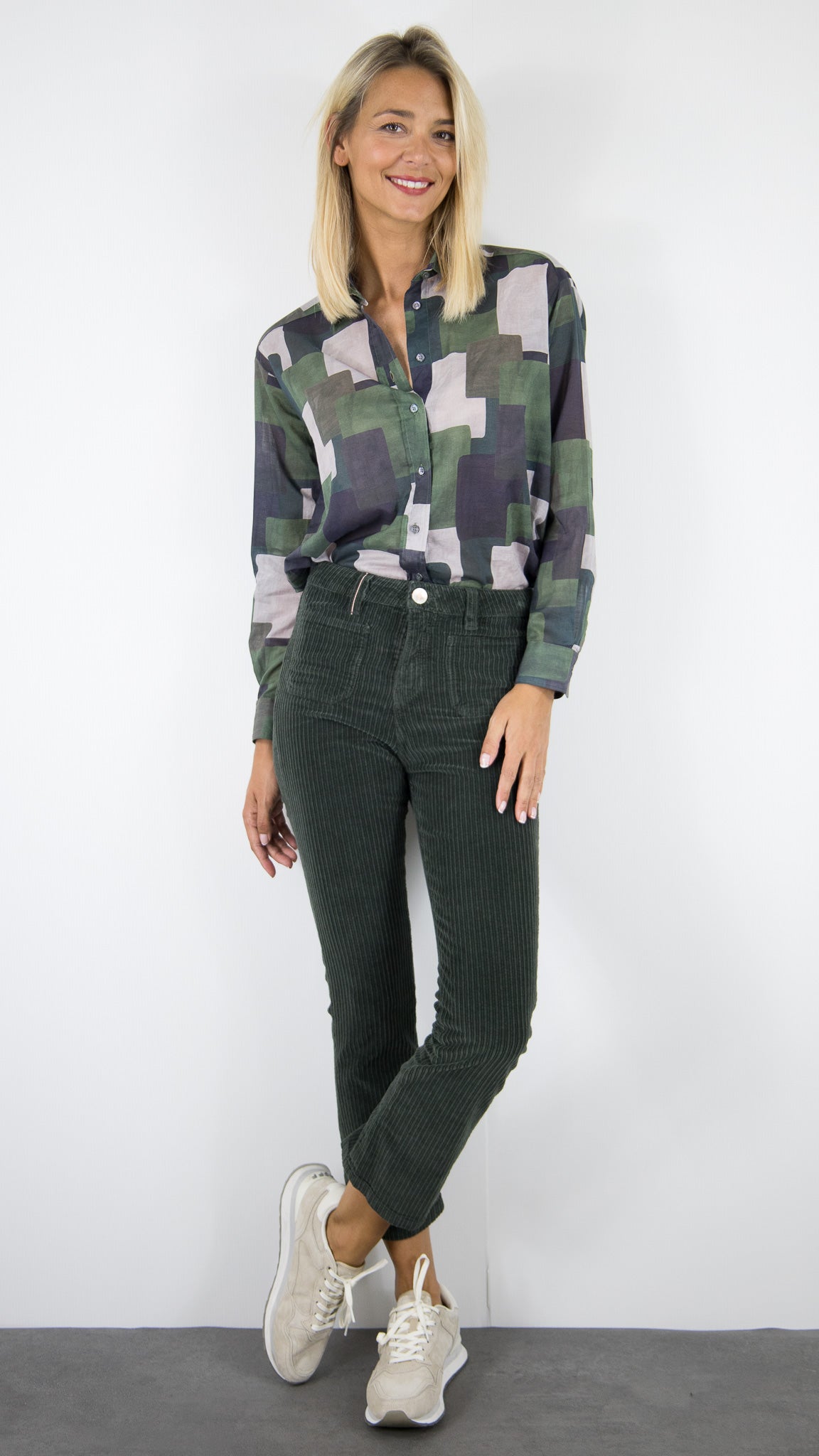 PANTALON EVASE 7/8 EN VELOURS COTELE POUR FEMME ISLOW OLIVIA BIG CORD#COLOR_FEUILLE/VERT BOUTEILLE