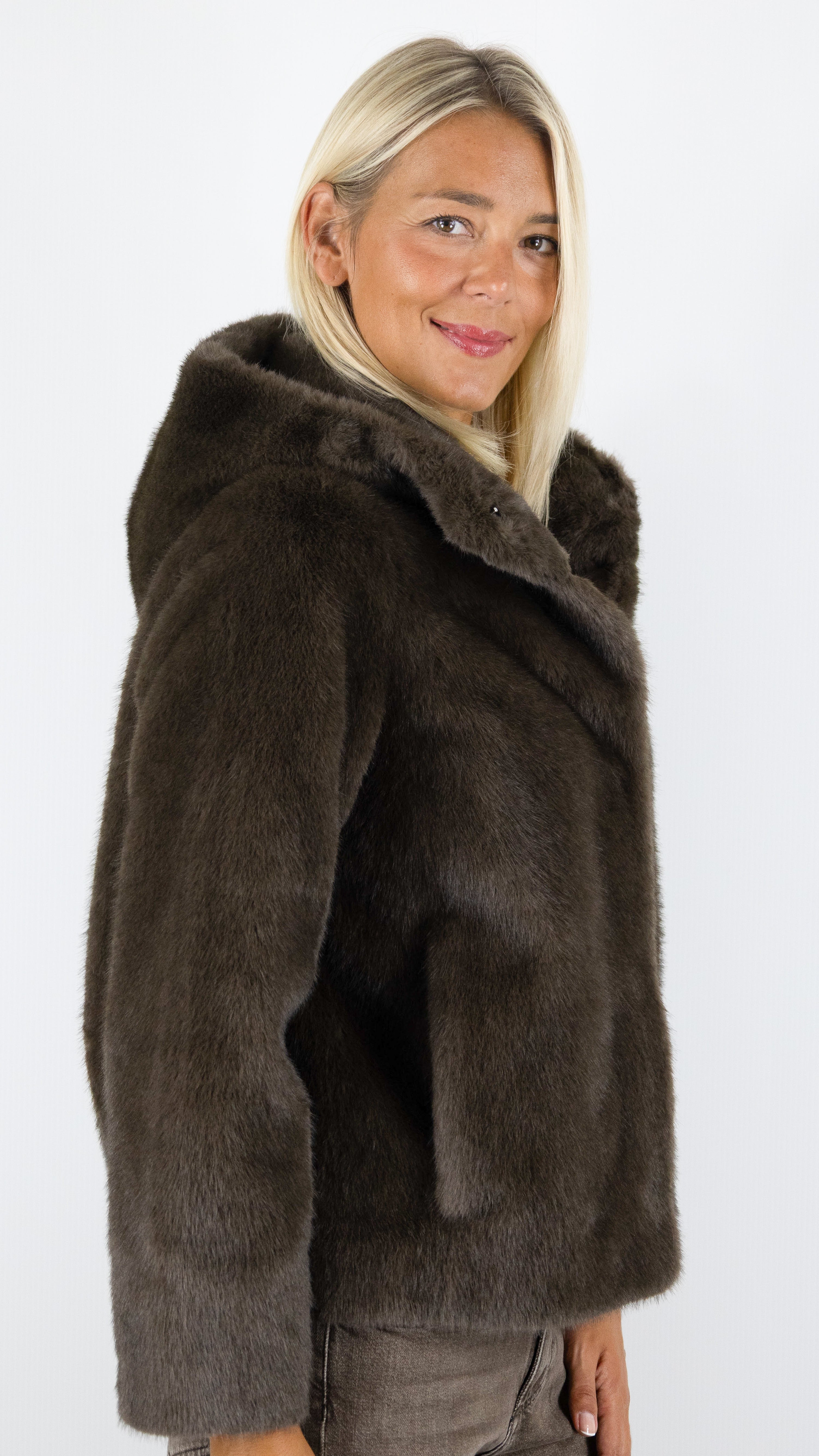 BLOUSON D'HIVER A CAPUCHE EN FAUSSE FOURRURE POUR FEMME GERARD DAREL AGATHE CIGARE CHOCO