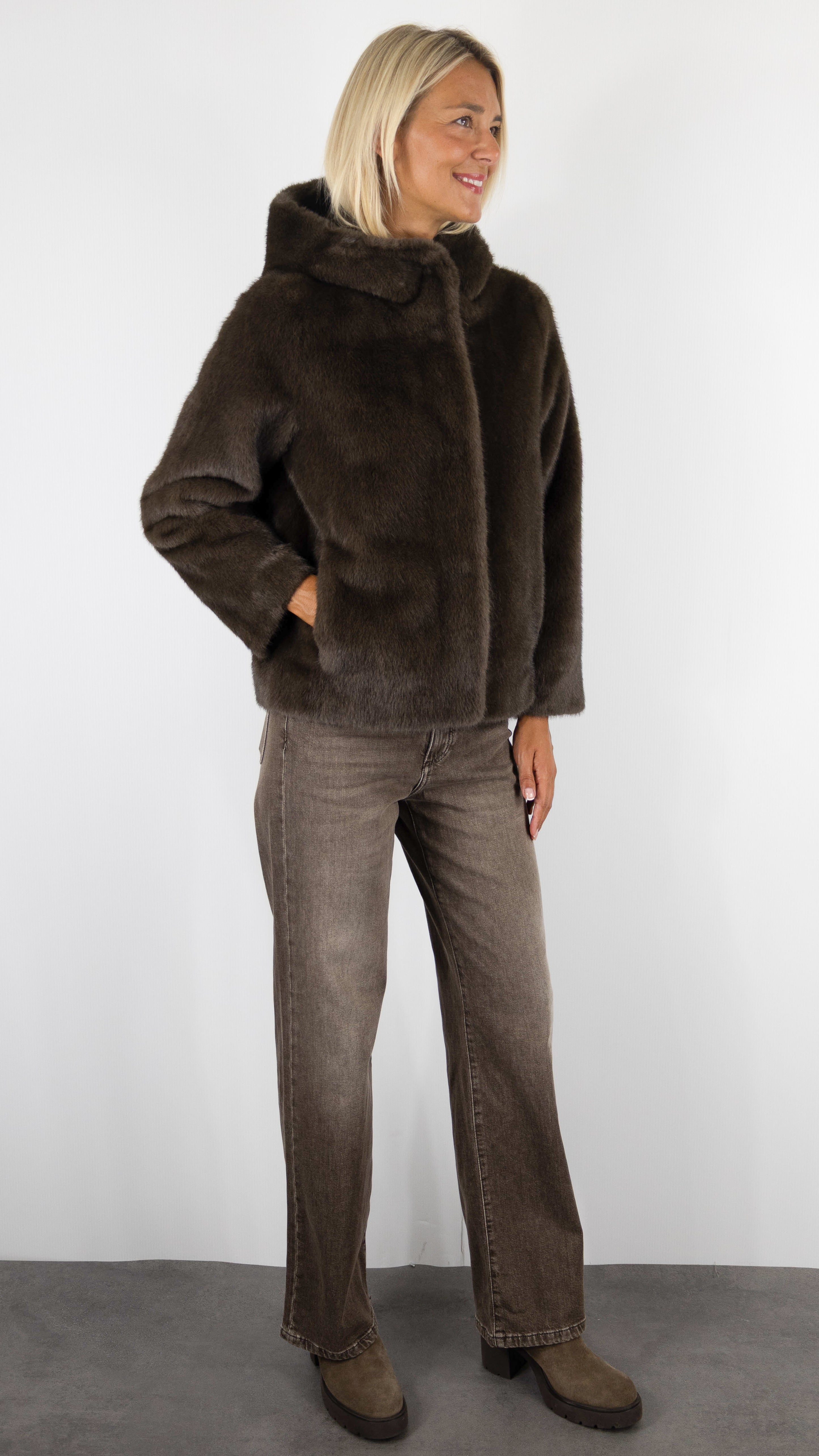 BLOUSON D'HIVER A CAPUCHE EN FAUSSE FOURRURE POUR FEMME GERARD DAREL AGATHE CIGARE CHOCO