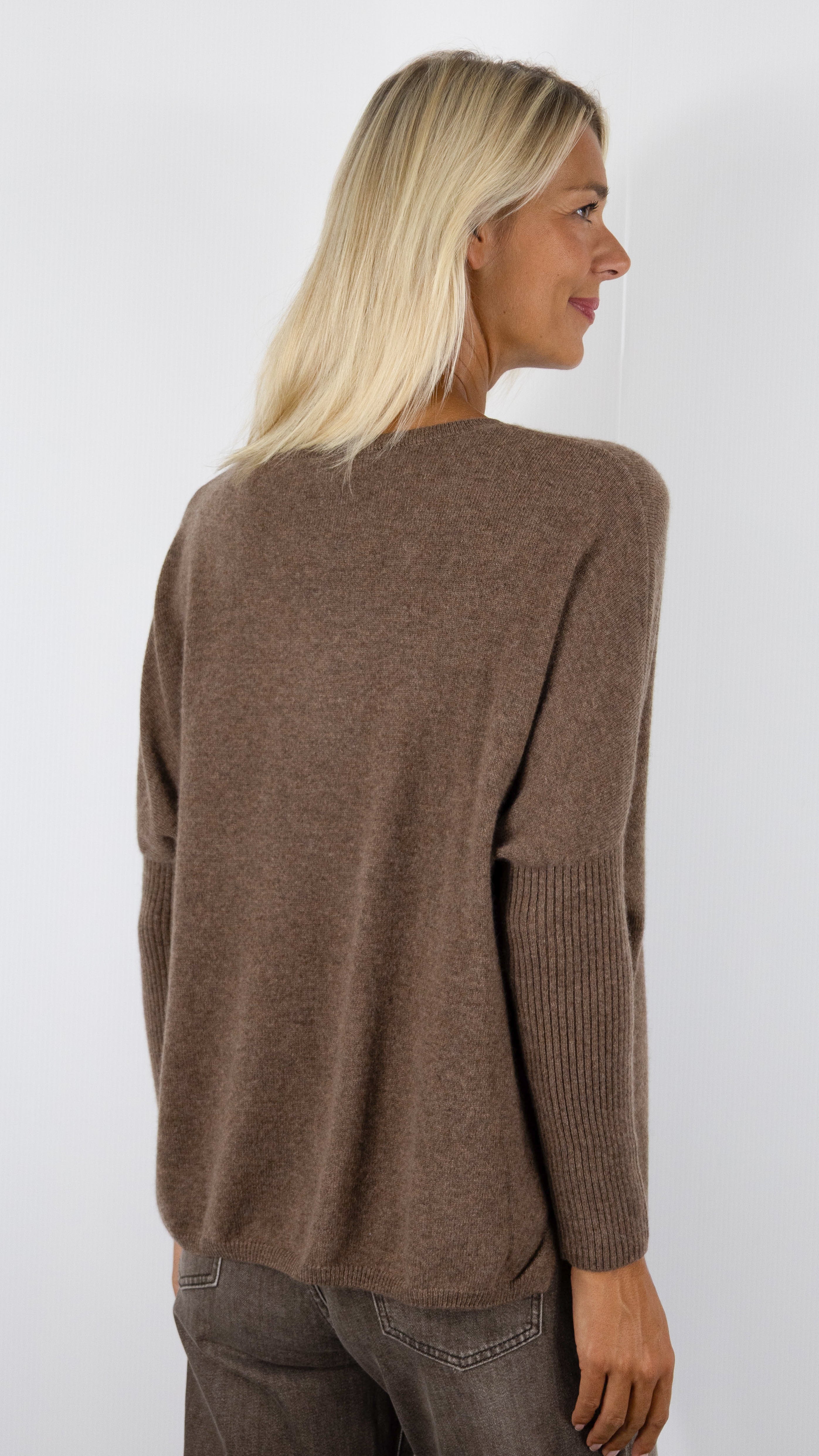 PULL OVERSIZE COL V POUR FEMME EN CACHEMIRE NOT SHY FAUSTINE#COLOR_CAFE AU LAIT