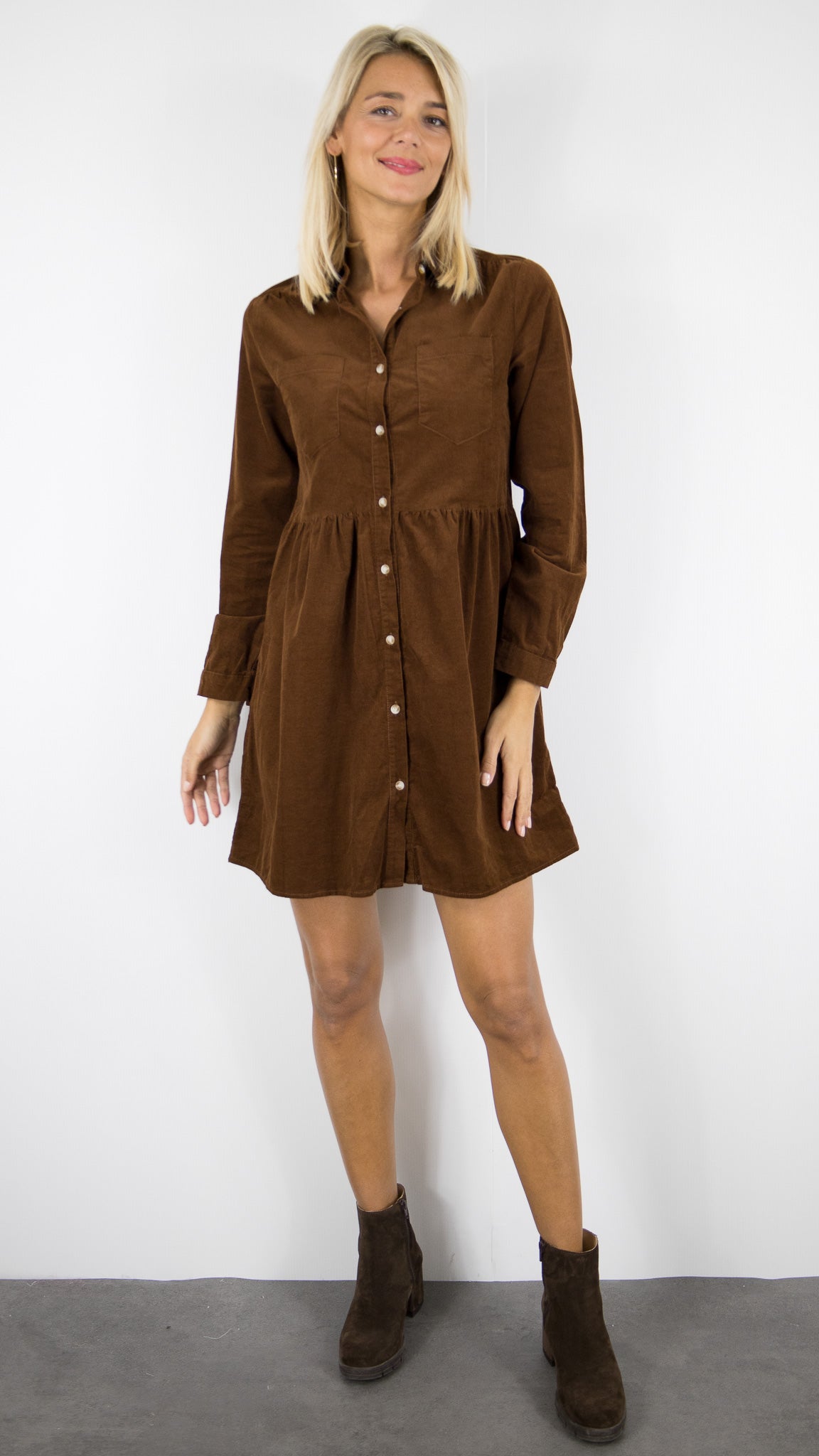 ROBE EVASEE EN VELOURS IN APRIL 1986 R5932#COLOR_CAMEL