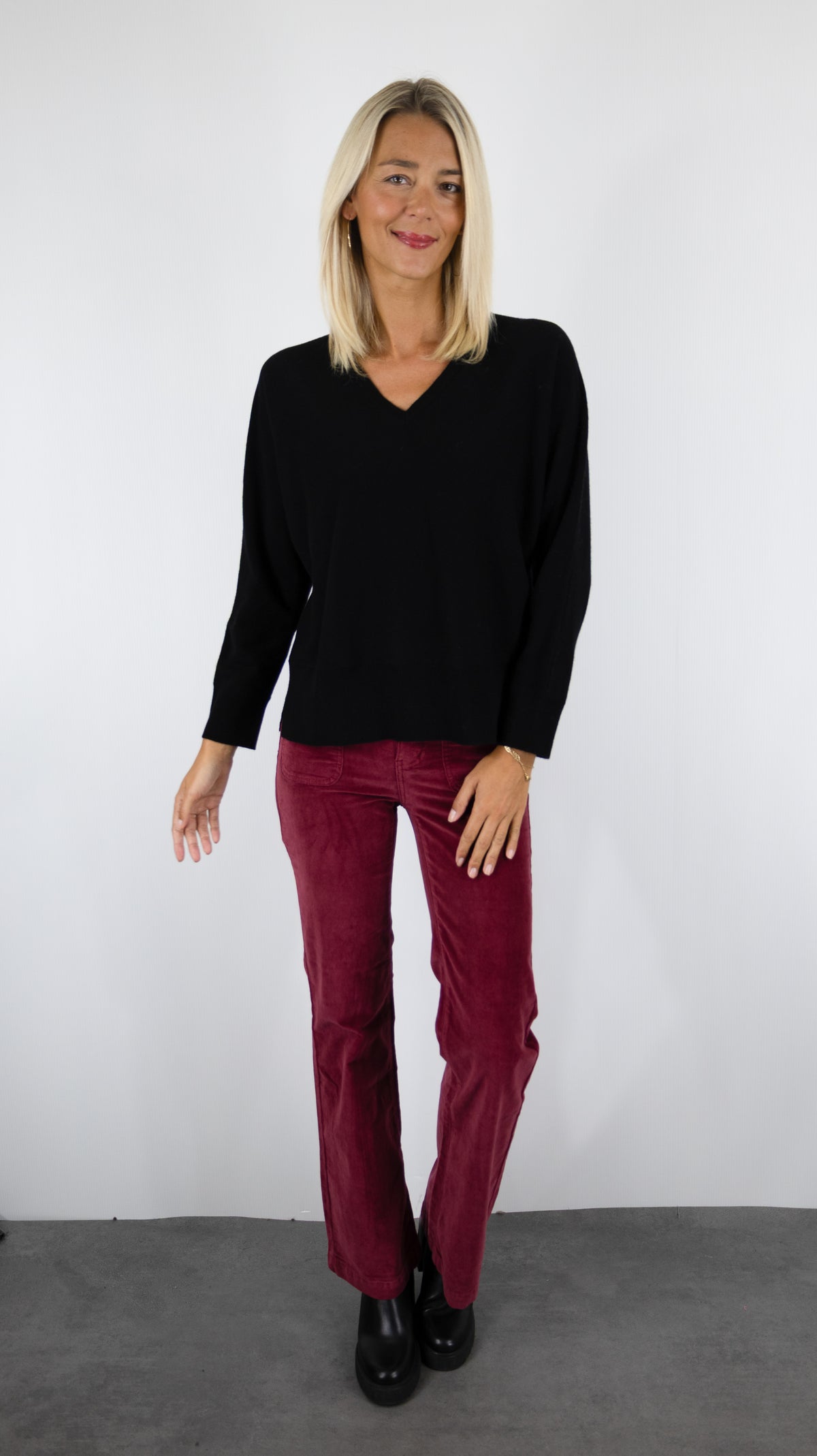 PULL COL V EN LAINE MERINOS POUR FEMME MAUD ET SACHA CK26M03M#COLOR_CW041/NOIR