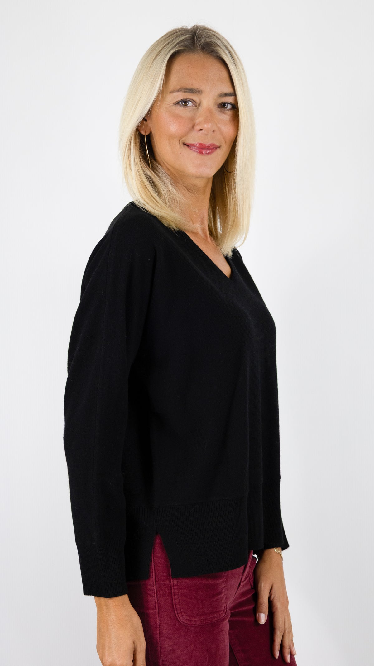 PULL COL V EN LAINE MERINOS POUR FEMME MAUD ET SACHA CK26M03M#COLOR_CW041/NOIR