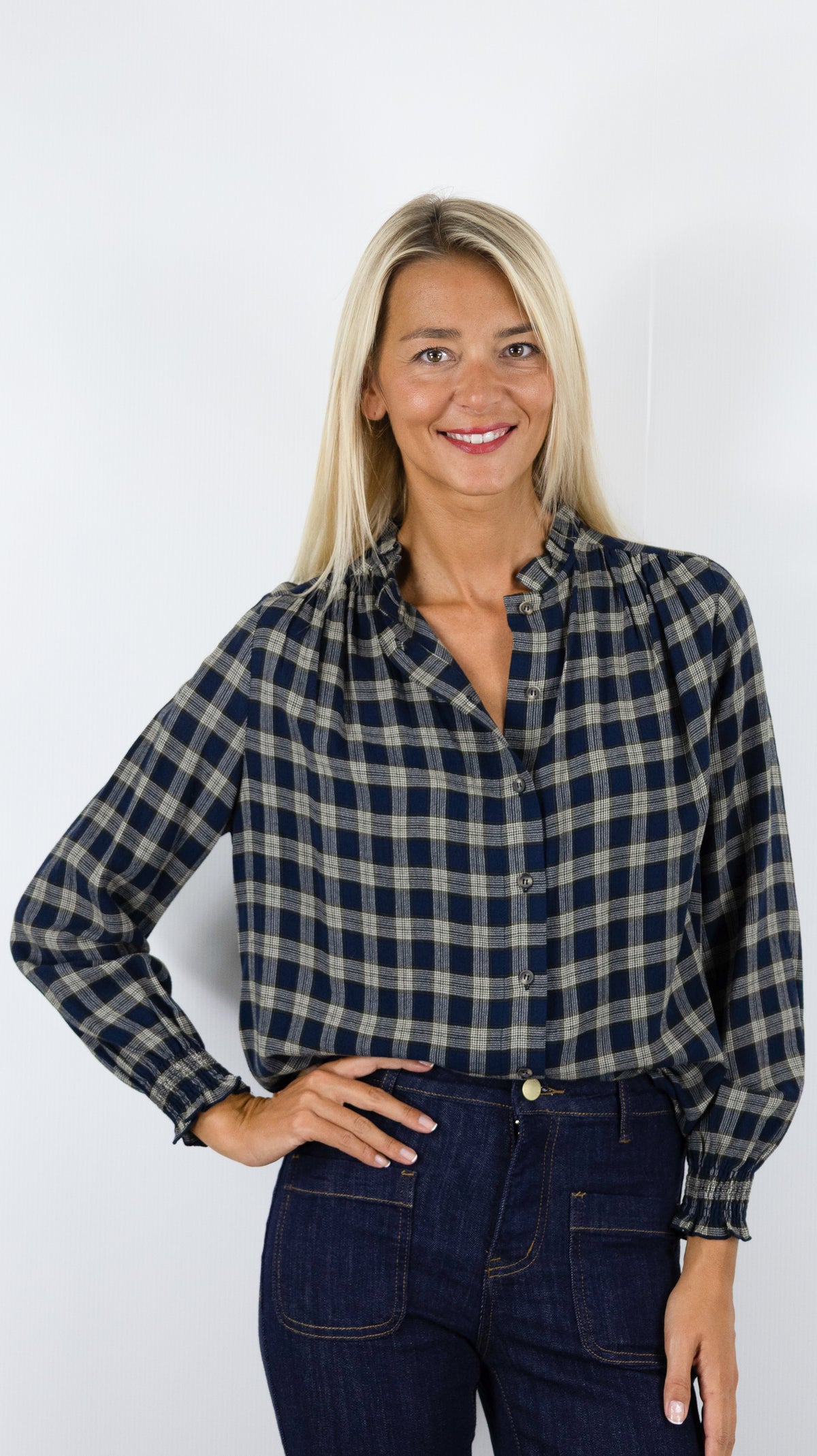 CHEMISE SMOCKEE A CARREAUX MARINE COL MONTANT VOLANTE POUR FEMME GERARD DAREL LOTTE