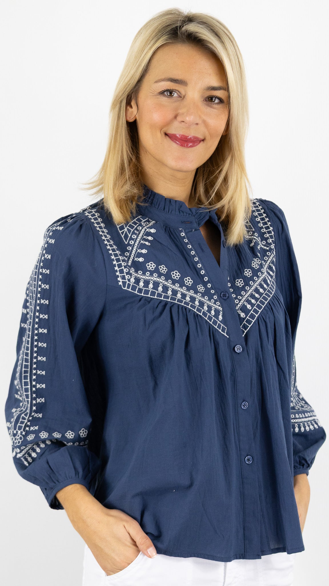 BLOUSE COL MONTANT VOLANTE BRODEE FEMME SW726 VOUS 020879#color_BLEU