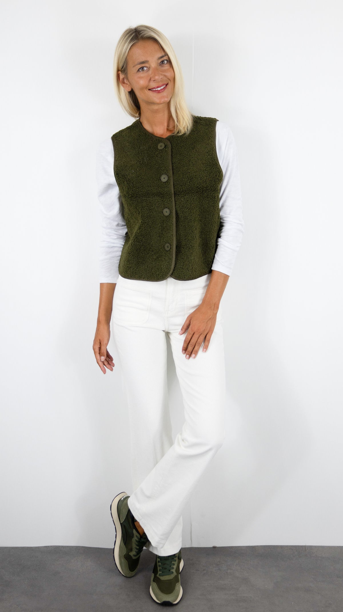 GILET SANS MANCHES MOUTON POUR FEMME IT HIPPIE K202-384#COLOR_KAKI