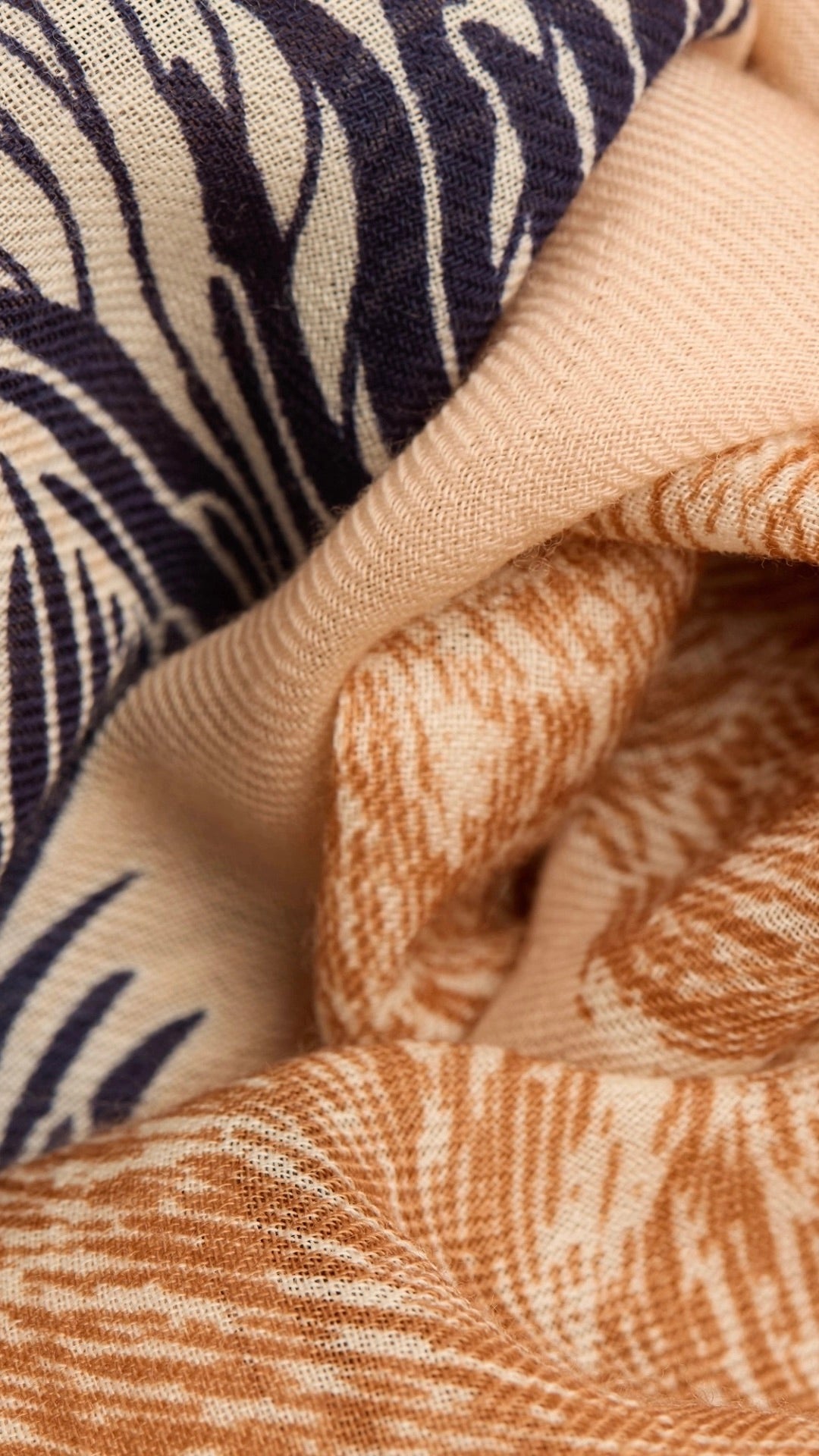 ECHARPE EN LAINE AVEC IMPRIME CHIENS INOUI EDITIONS TOUTOU#COLOR_NUDE
