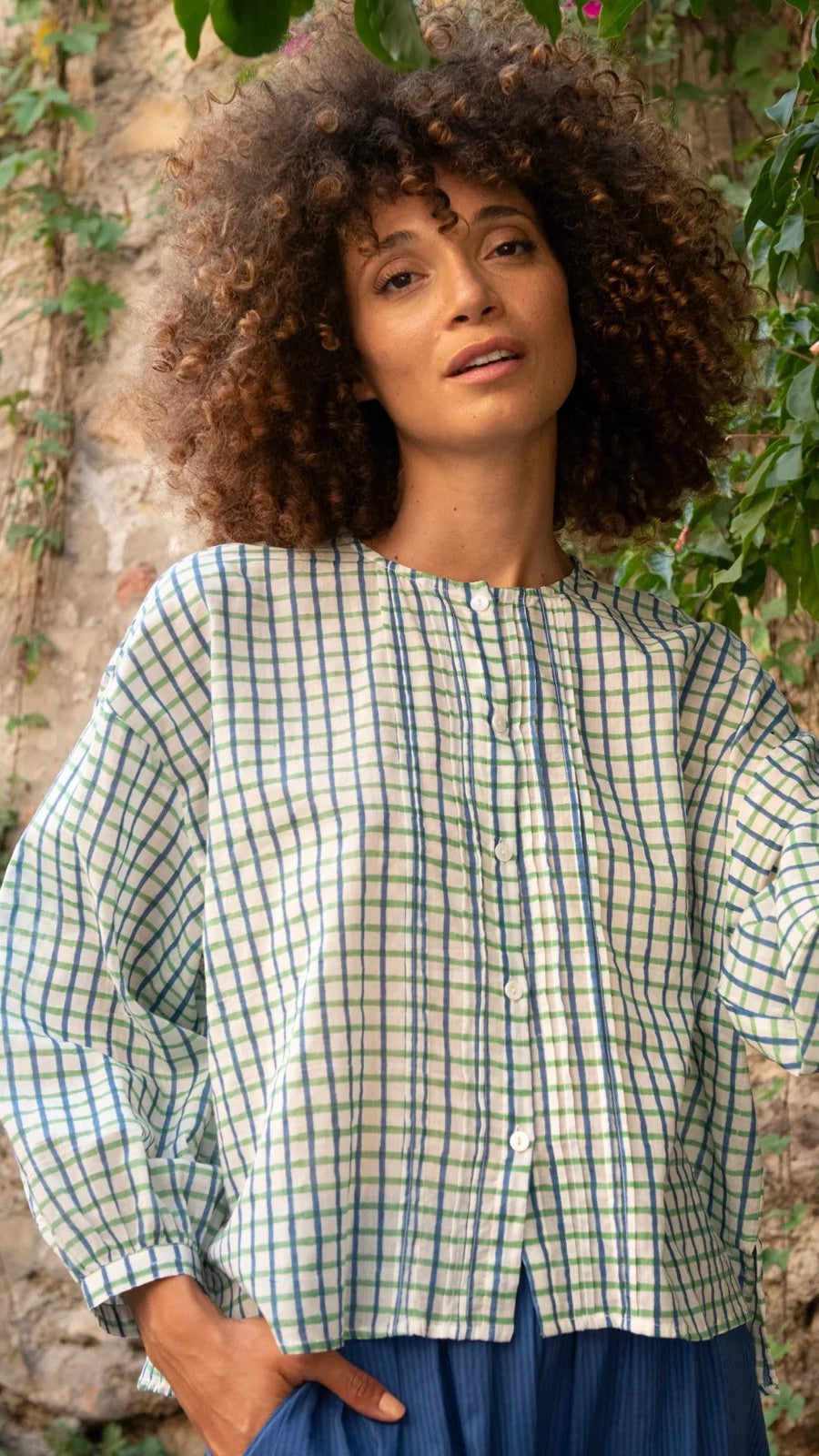 BLOUSE AMPLE ECOSSAISE EN COTON ZEN ETHIC VT6137#color_BLUE/GREEN