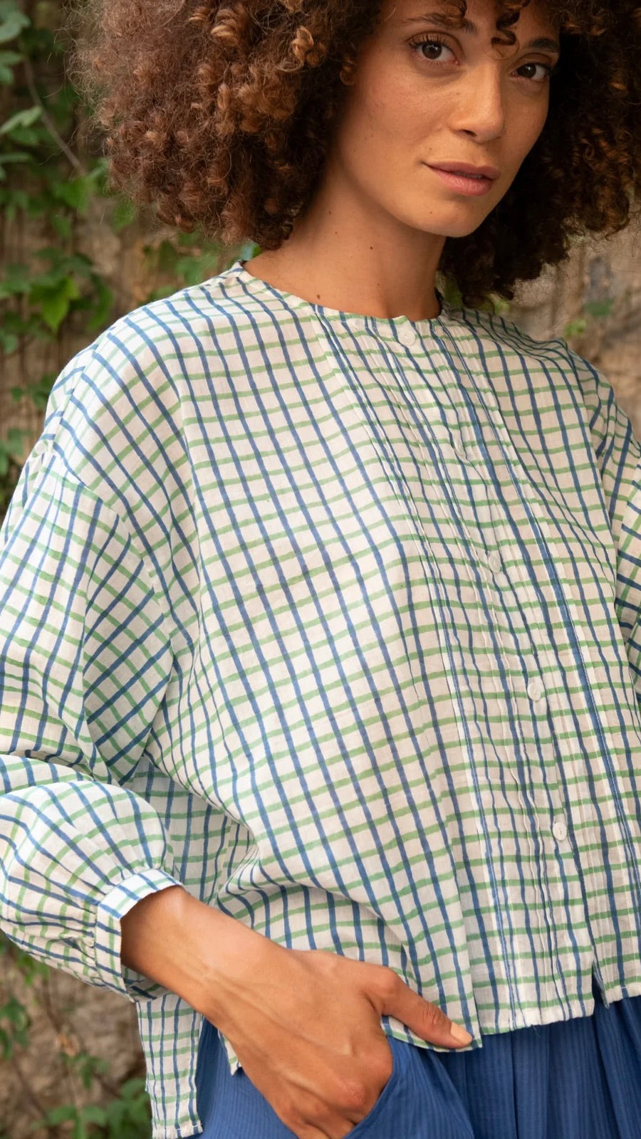 BLOUSE AMPLE ECOSSAISE EN COTON ZEN ETHIC VT6137#color_BLUE/GREEN