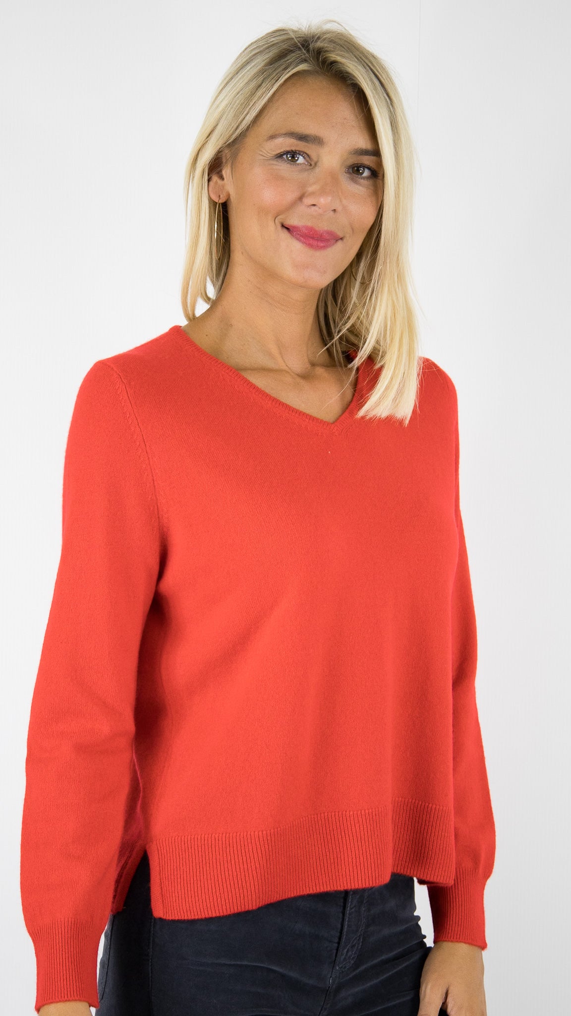 PULL COL V EN CACHEMIRE POUR FEMME#COLOR_23014/ECARLATE