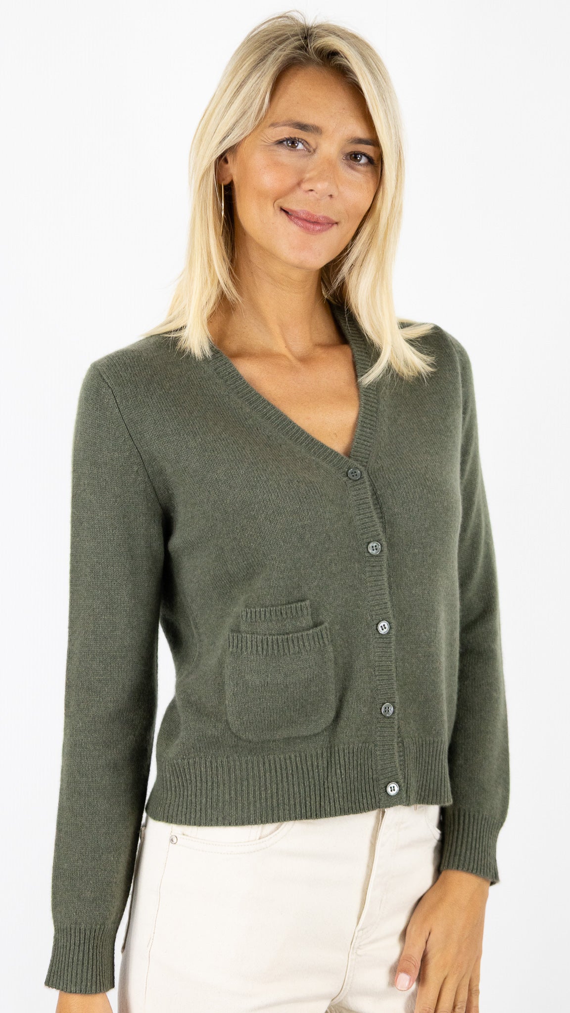 GILET FIN COL V EN CACHEMIRE POUR FEMME ESTHEME WES24A22H#COLOR_2109/VEGETAL