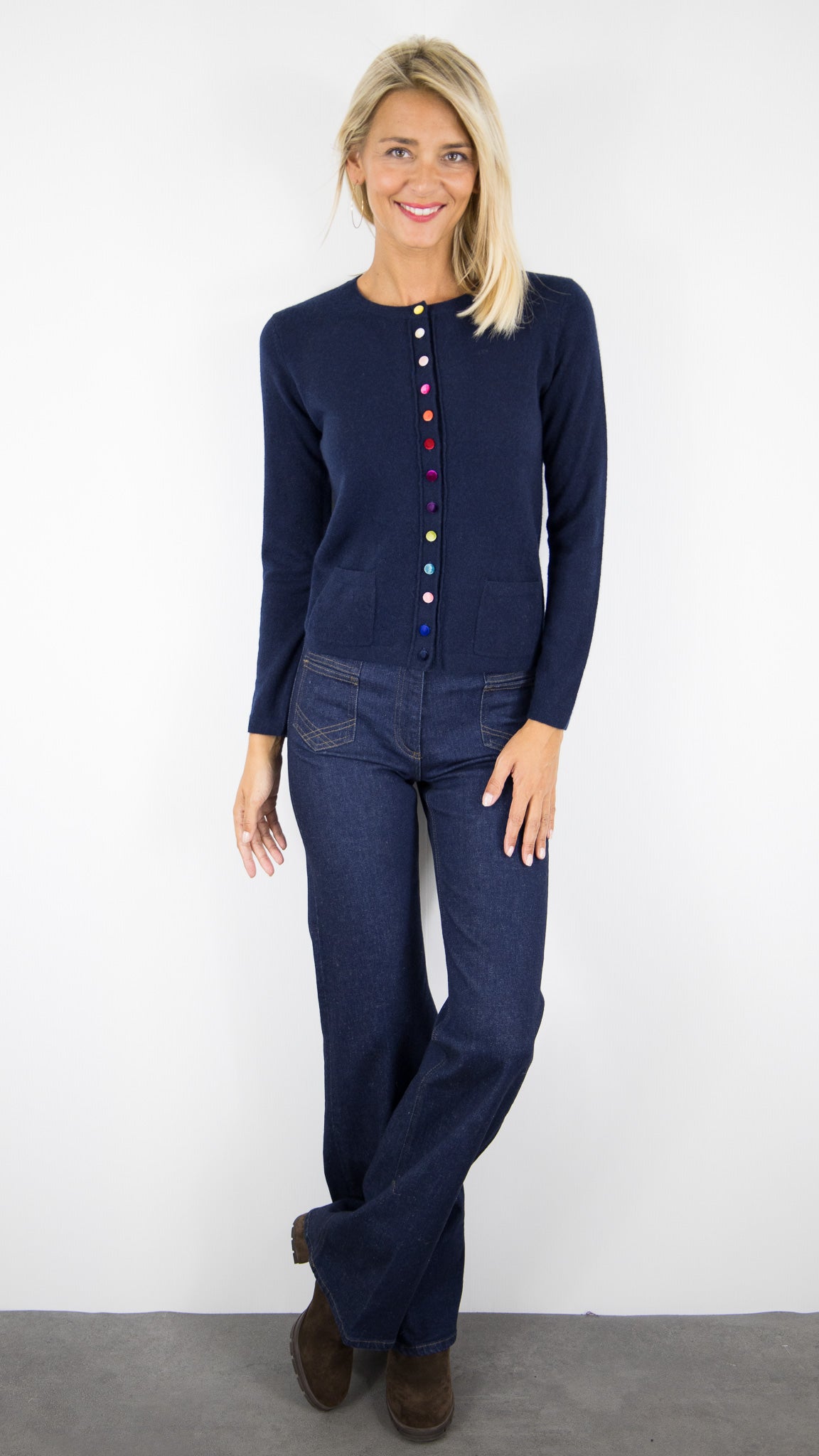 CARDIGAN BLEU NUIT EN CACHEMIRE AVEC BOUTONS VELOURS COLORES ESTHEME WES24A40H