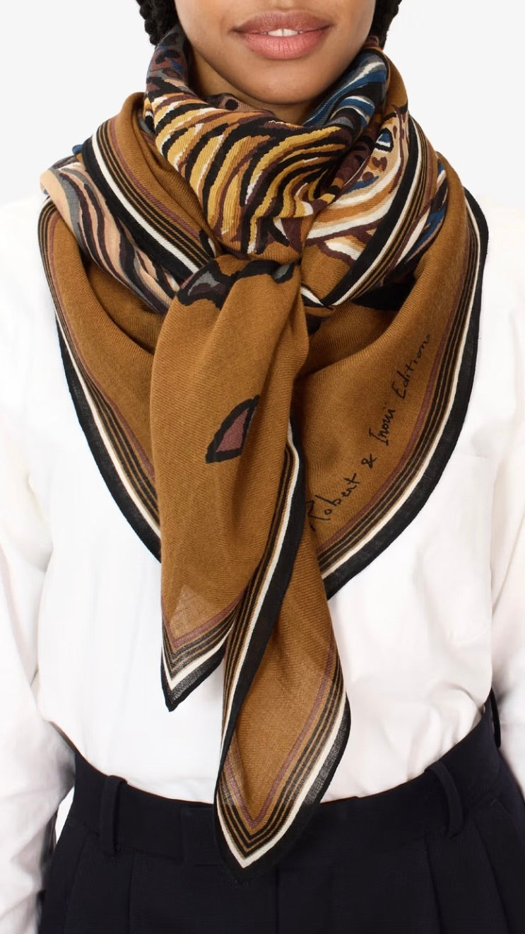 CARRE WESTERN IMPRIME CHEVAUX EN LAINE MARRON INOUI EDITIONS WESTERN