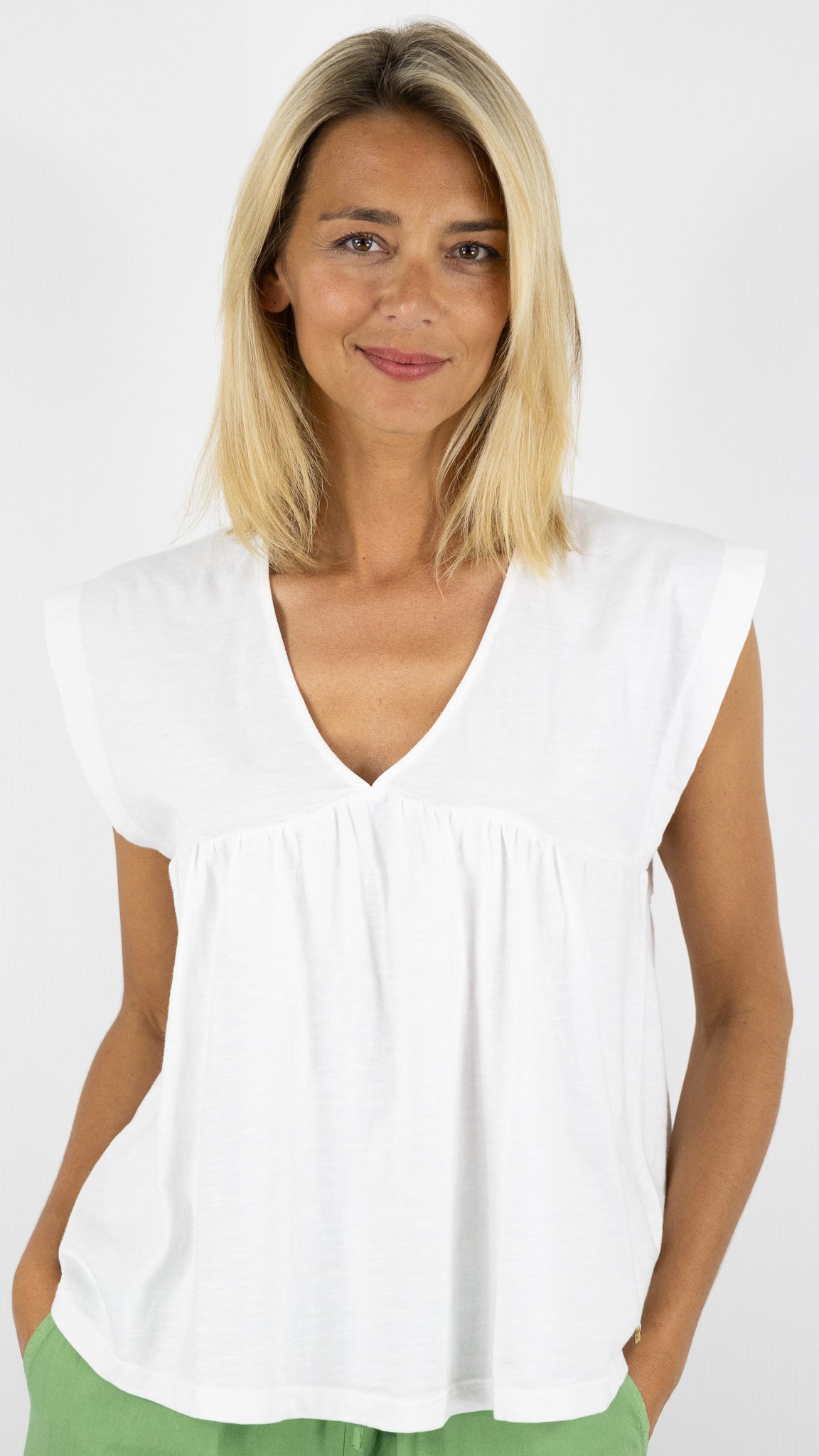 TEE-SHIRT COL V FRONCES COTON POUR FEMME DES PETITS HAUTS ZAEZ#COLOR_ECRU