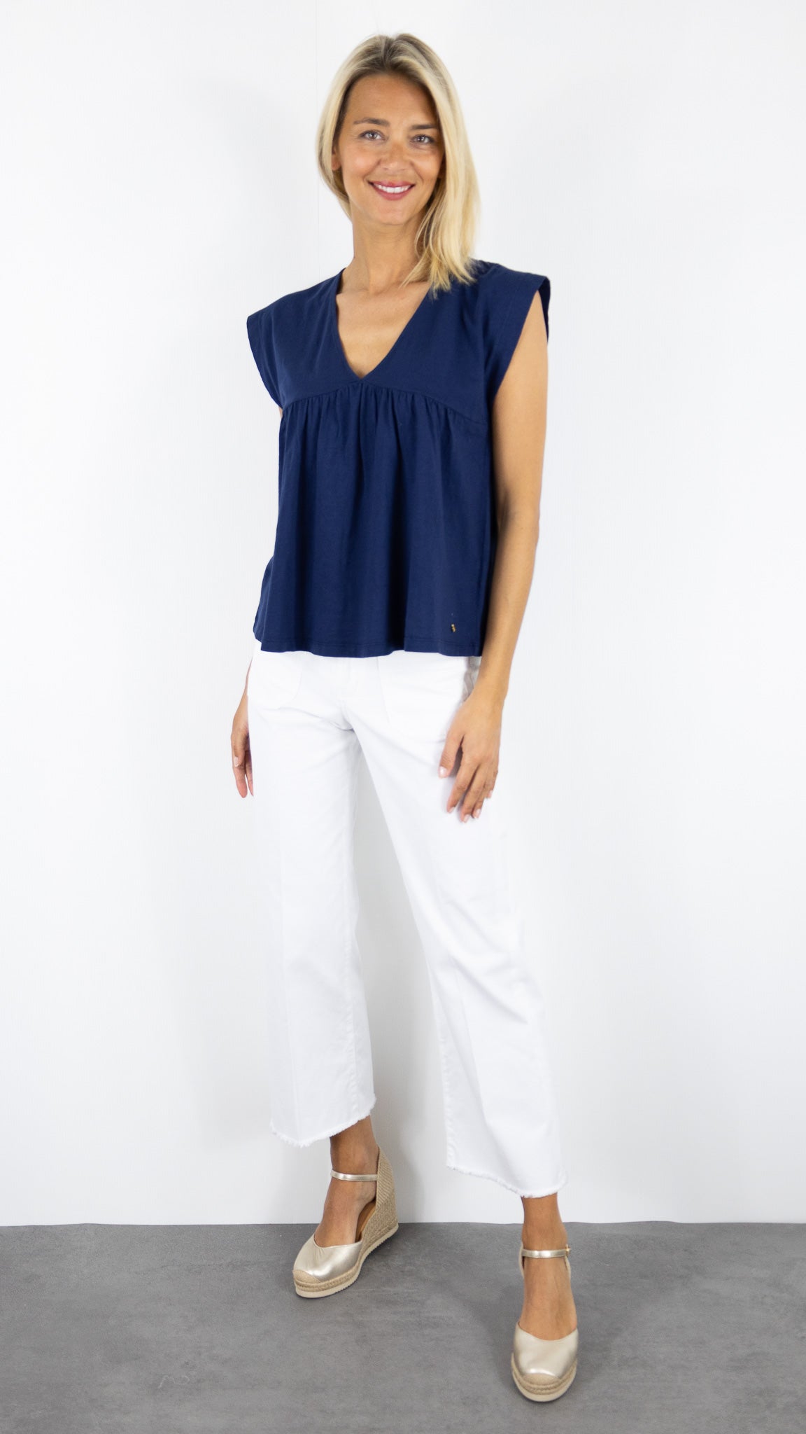 TEE-SHIRT COL V FRONCES COTON POUR FEMME DES PETITS HAUTS ZAEZ#COLOR_INDIGO