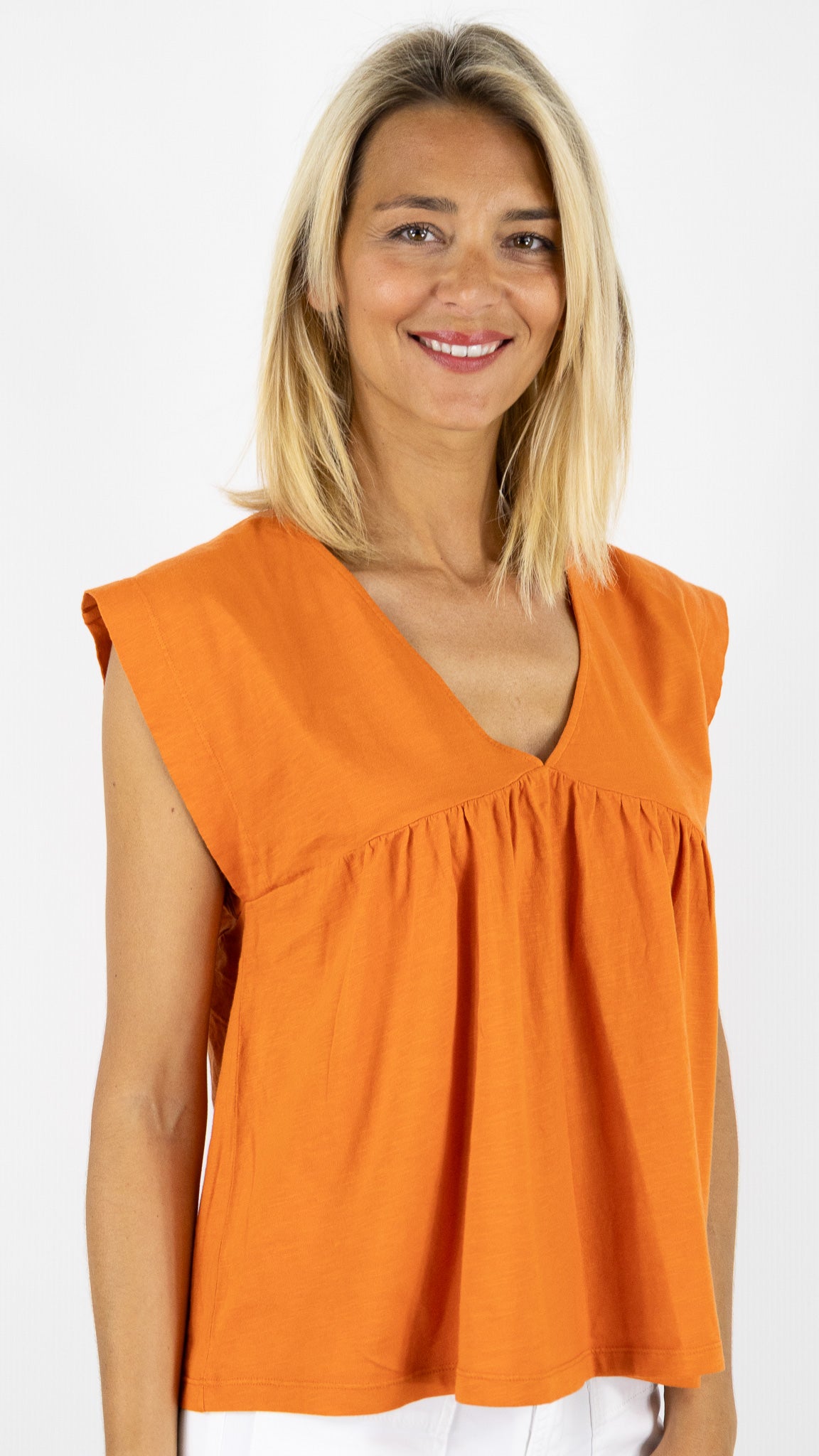 TEE-SHIRT COL V FRONCES COTON POUR FEMME DES PETITS HAUTS ZAEZ#COLOR_PAPAYE