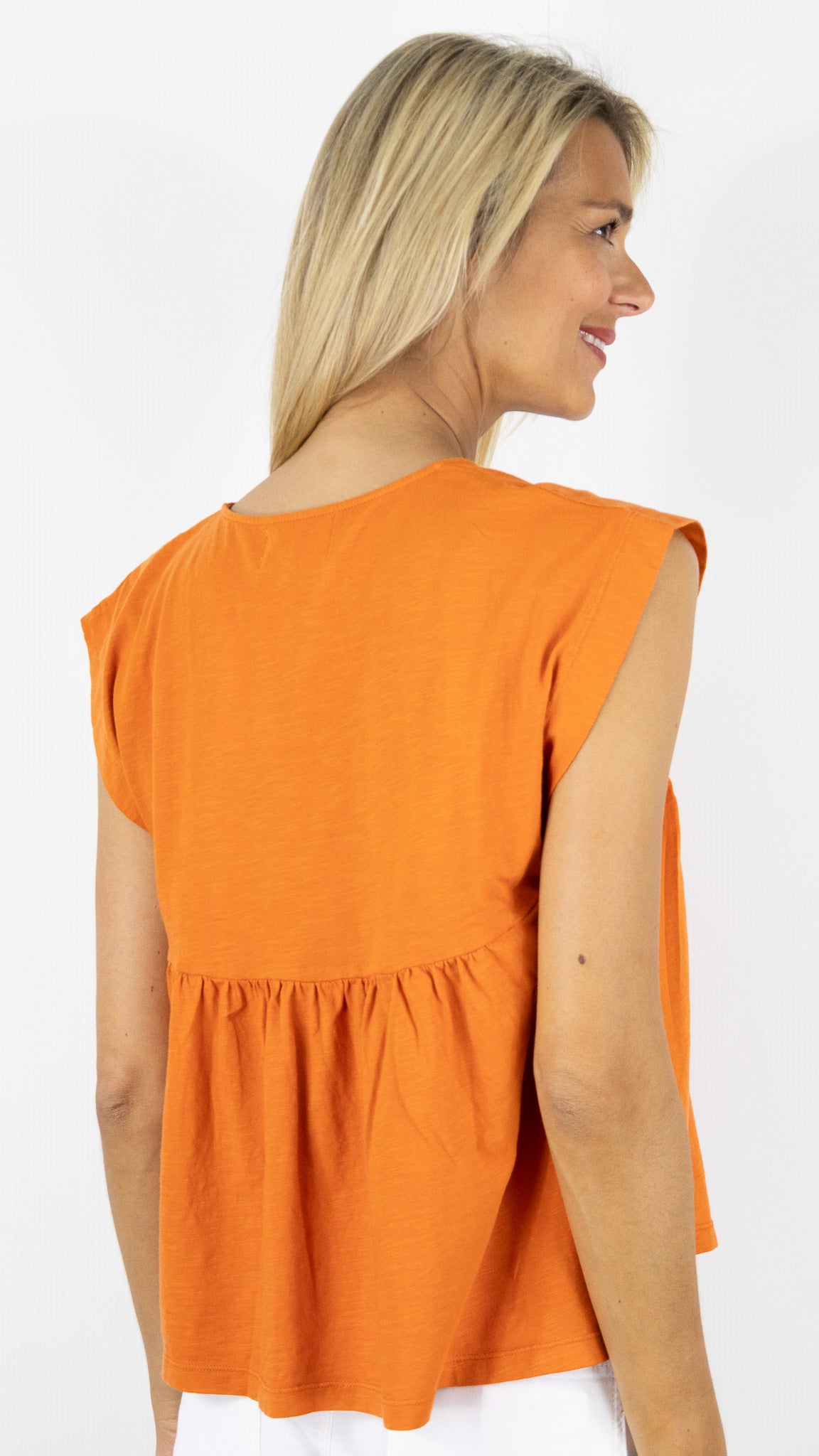 TEE-SHIRT COL V FRONCES COTON POUR FEMME DES PETITS HAUTS ZAEZ#COLOR_PAPAYE