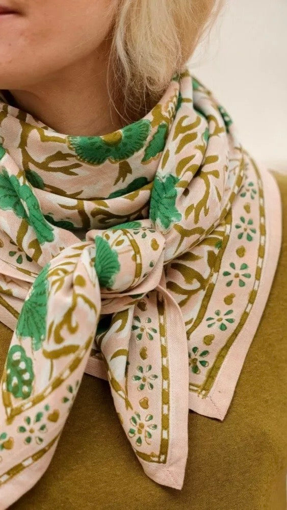 FOULARD IMPRIME EN COTON MARISOL ROSE POUDRE BELLEMME