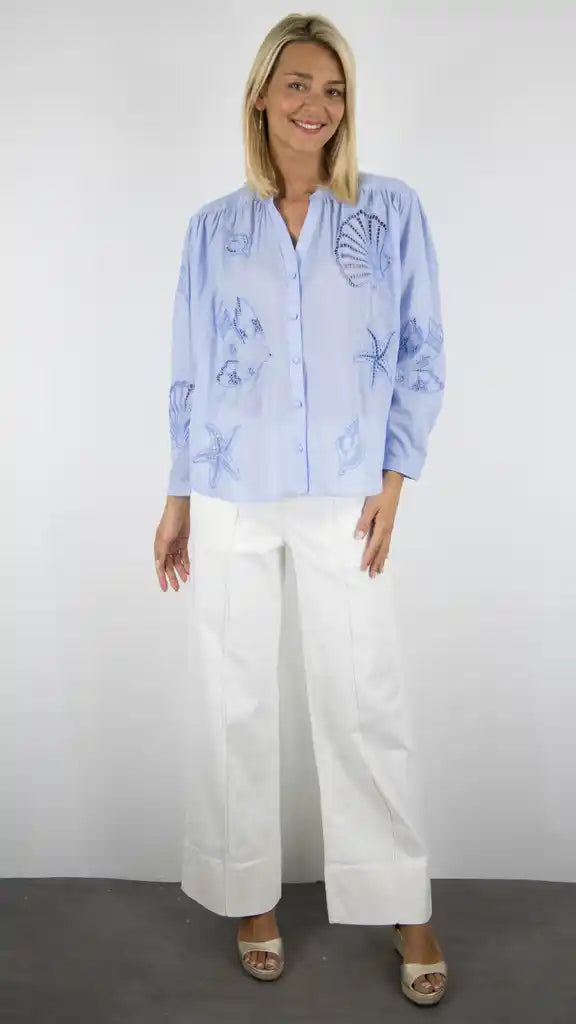 BLOUSE LA PETITE ÉTOILE EN COTON, AVEC BOUTON ET COL V, DES BRODERIES ANGLAISES #COLOR_20/BLEU