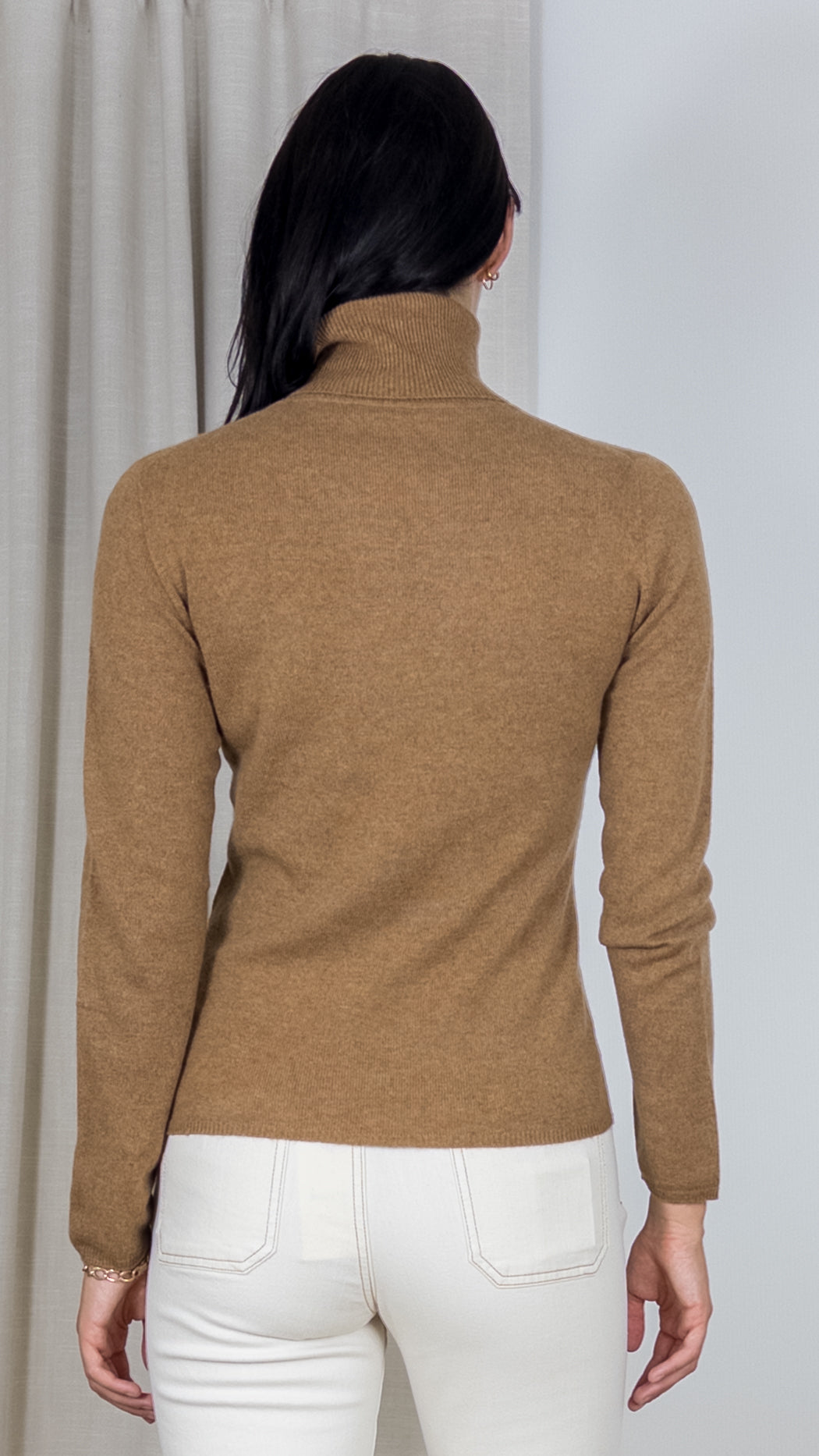 PULL COL ROULE EN CACHEMIRE F01H CAMEL