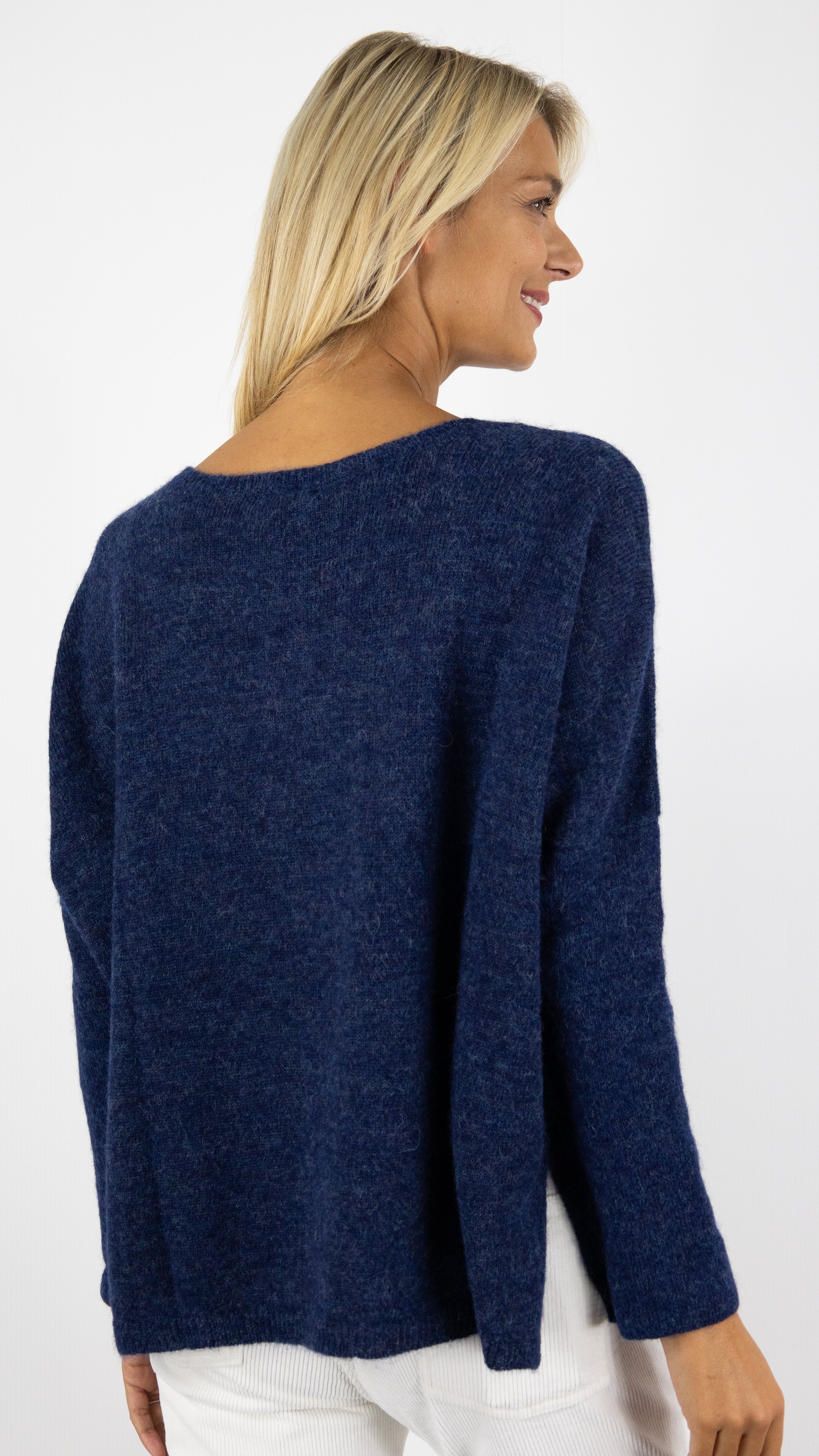 PULL V OVERSIZE EN ALPAGA ANONYM EMMA#COLOR_BAHAMAS/INDIGO