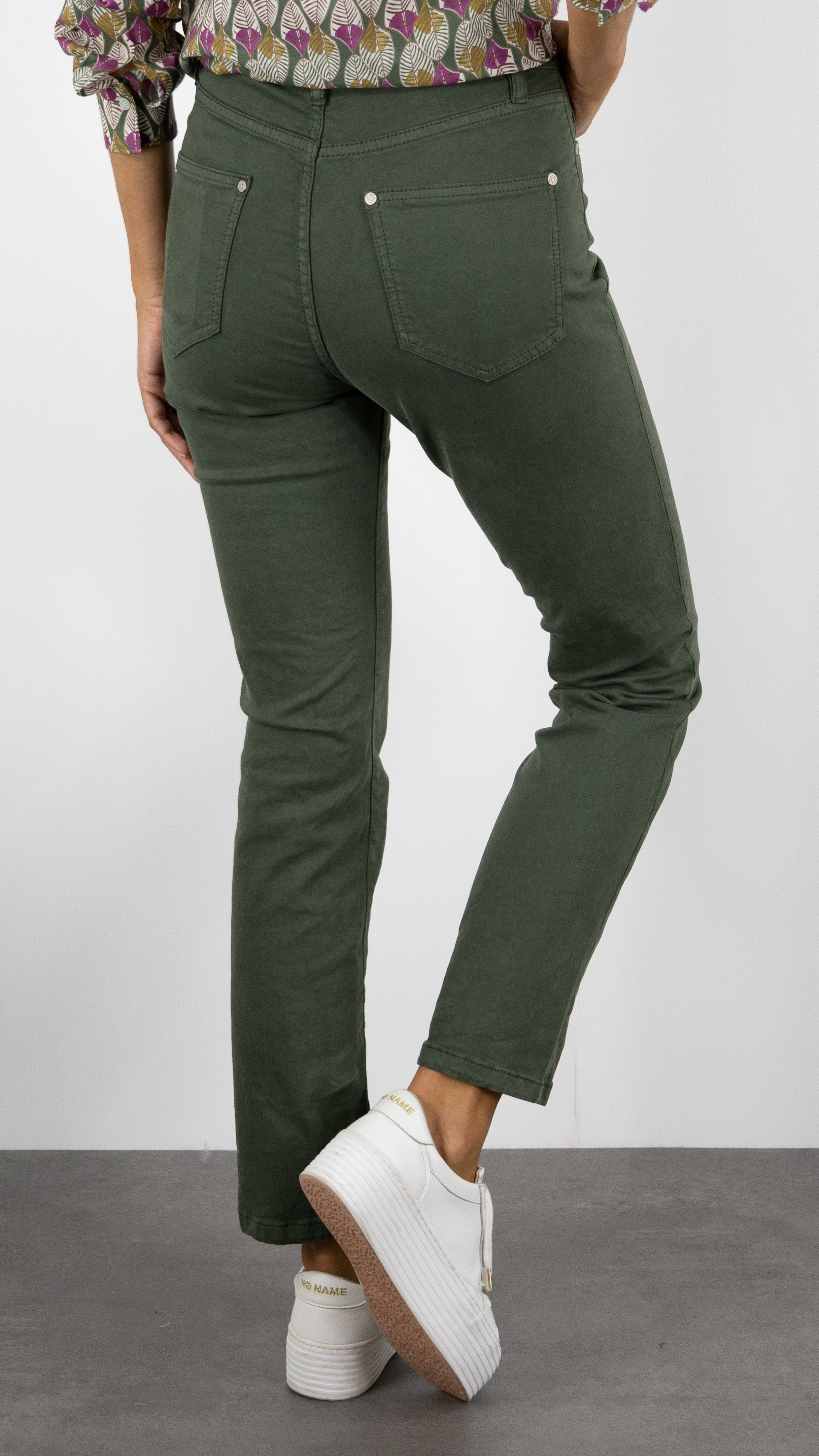 PANTALON DROIT TAILLE HAUTE ODETTE RECYCLED DENIM STUDIO#COLOR_EPINARD