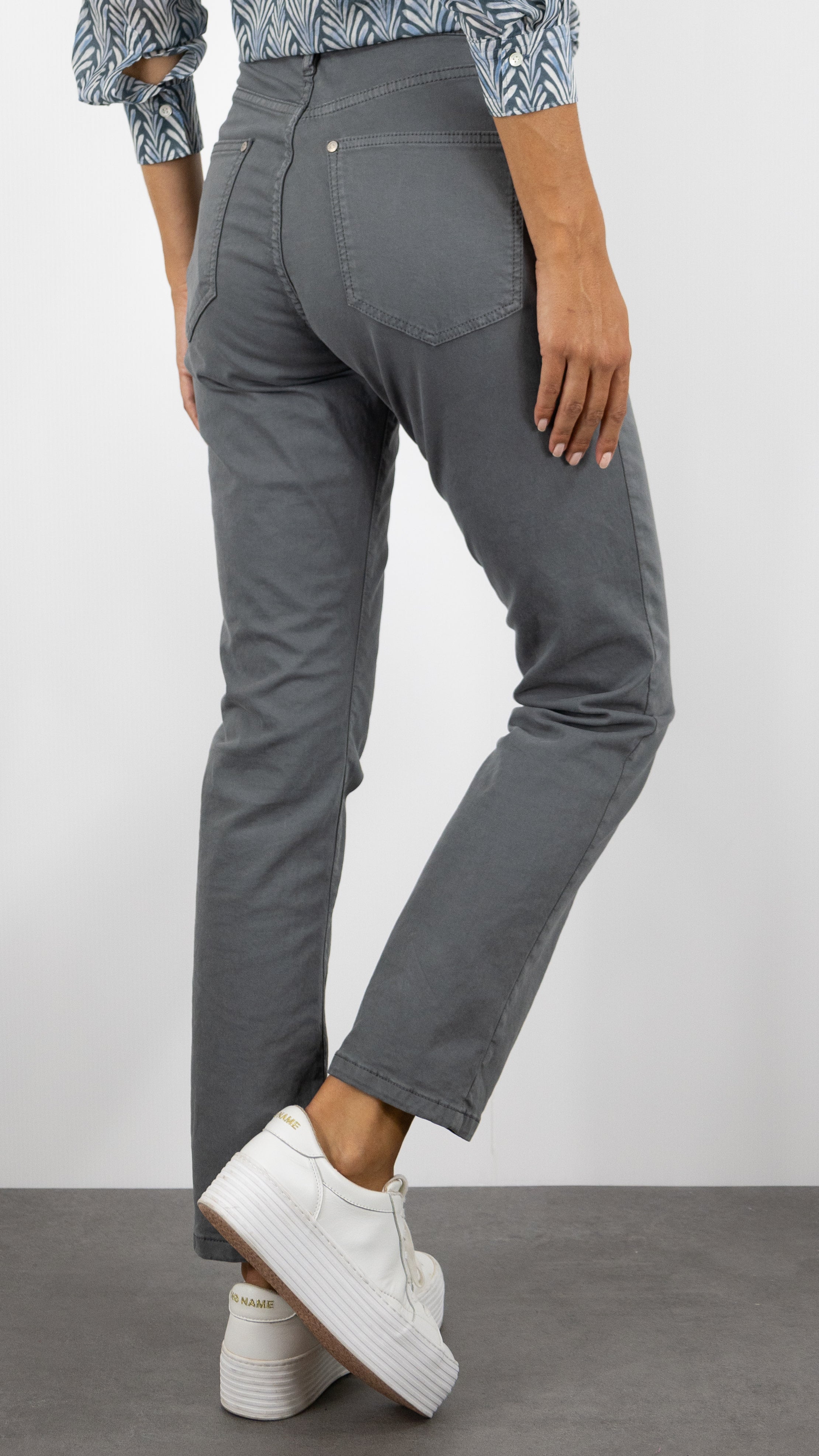 PANTALON DROIT TAILLE HAUTE ODETTE RECYCLED DENIM STUDIO#COLOR_GRAPHITE