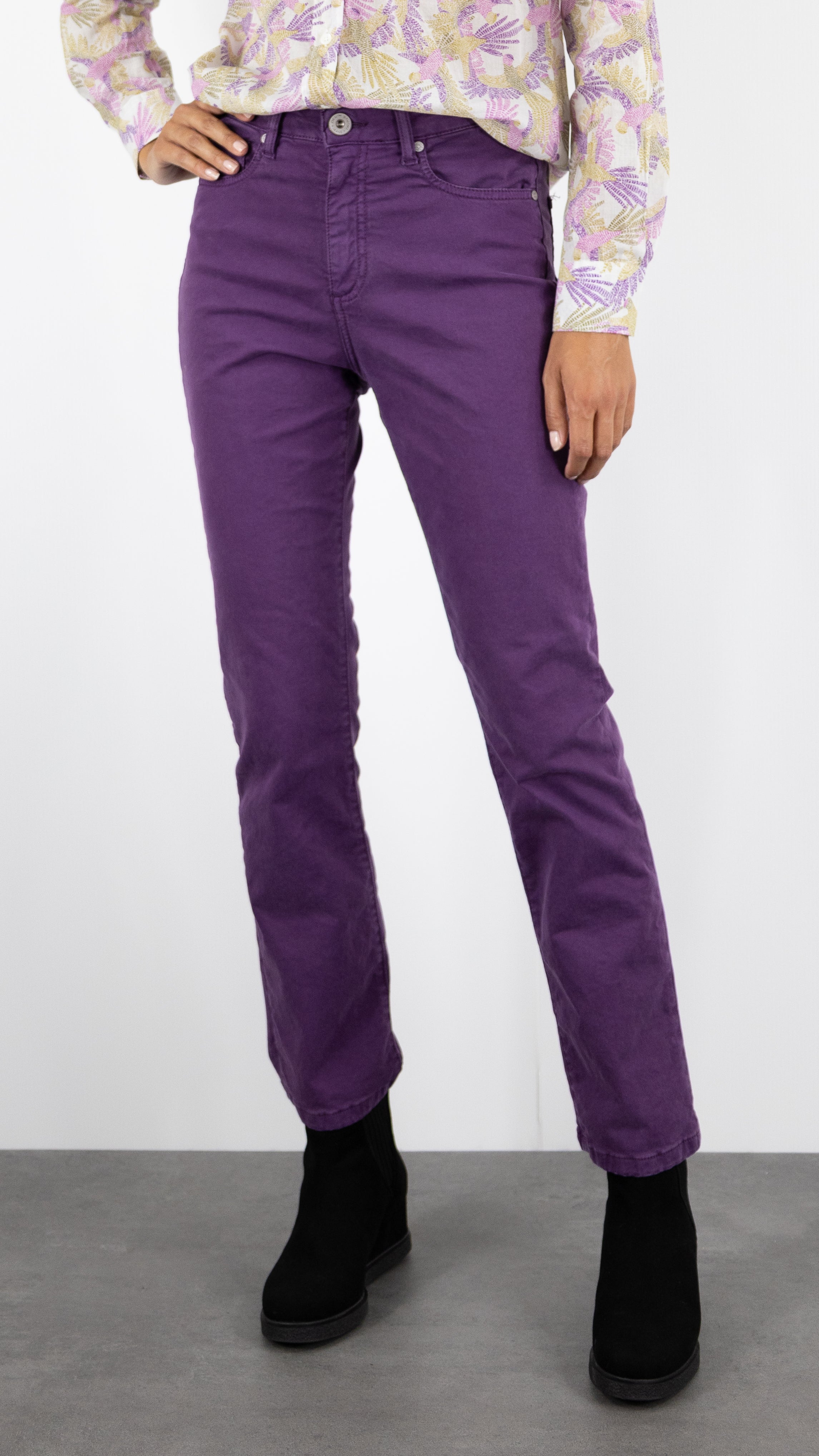 PANTALON DROIT TAILLE HAUTE ODETTE RECYCLED DENIM STUDIO#COLOR_PRUNE