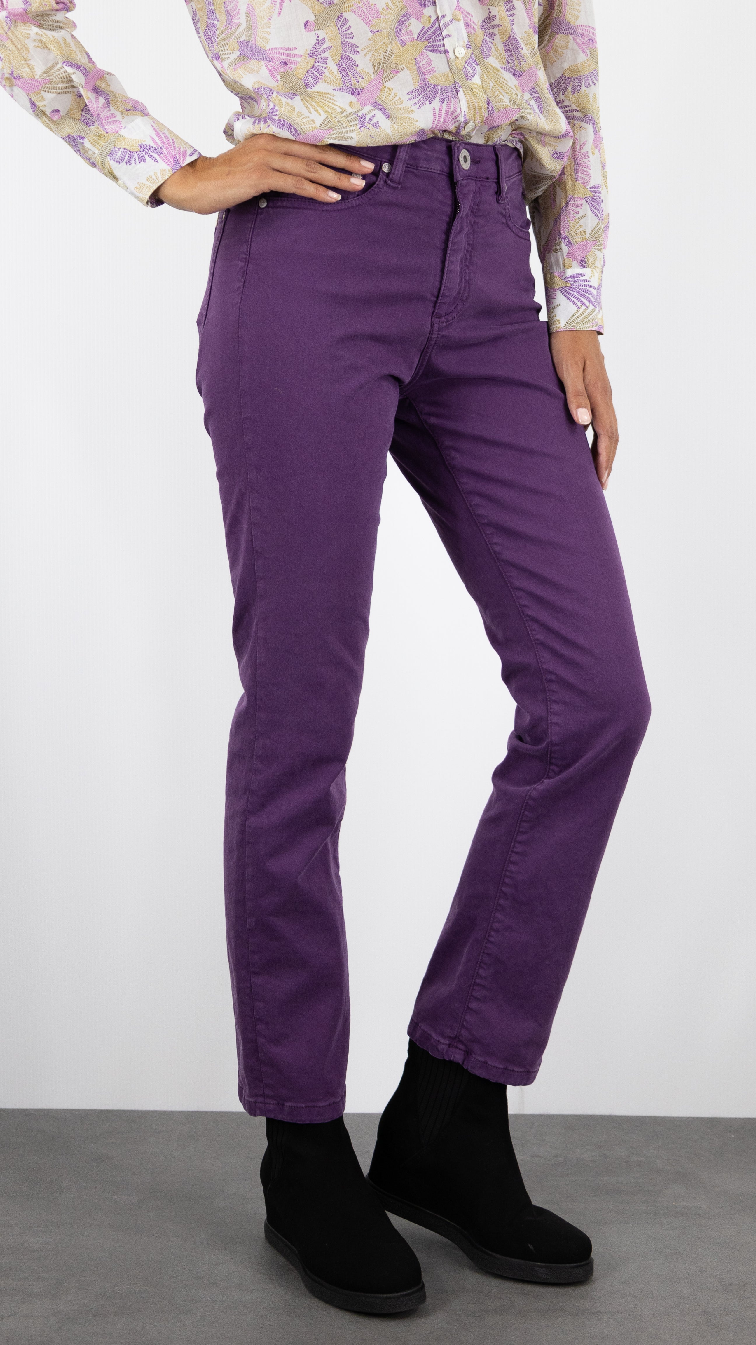 PANTALON DROIT TAILLE HAUTE ODETTE RECYCLED DENIM STUDIO#COLOR_PRUNE