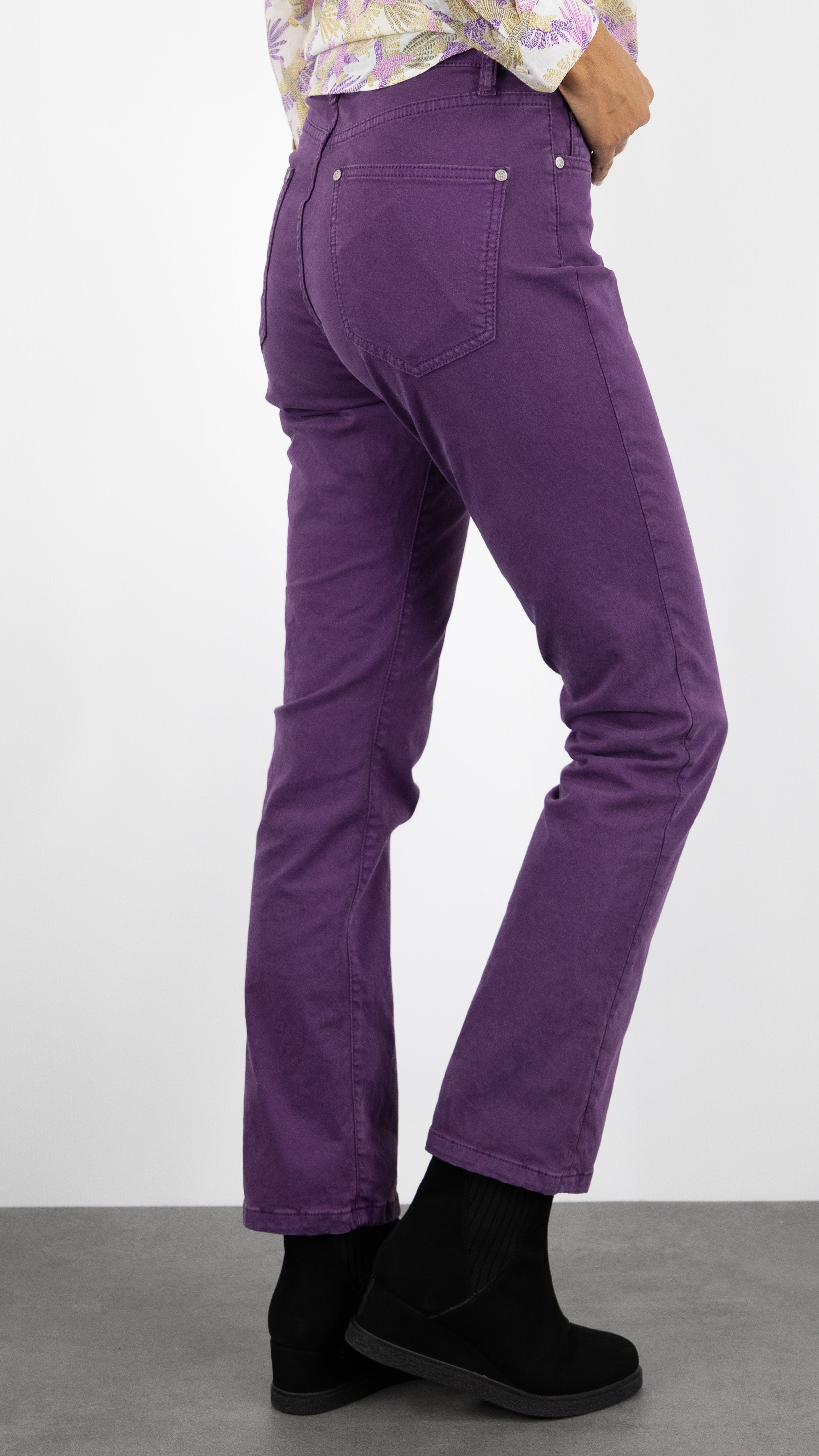 PANTALON DROIT TAILLE HAUTE ODETTE RECYCLED DENIM STUDIO#COLOR_PRUNE