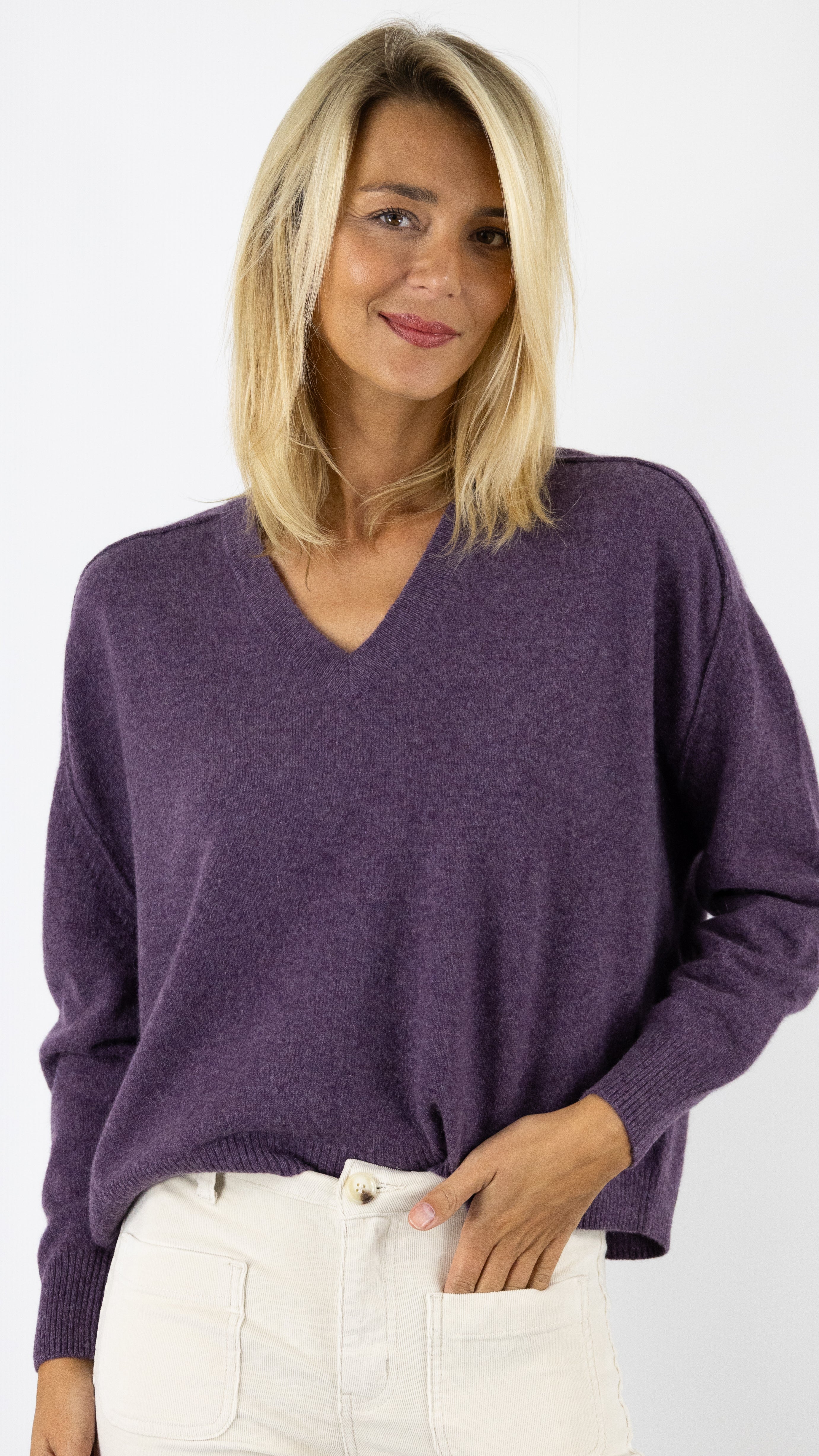 PULL V COURT EN CACHEMIRE LUCIEN NOT SHY#COLOR_AMETHYSTE/RAISIN