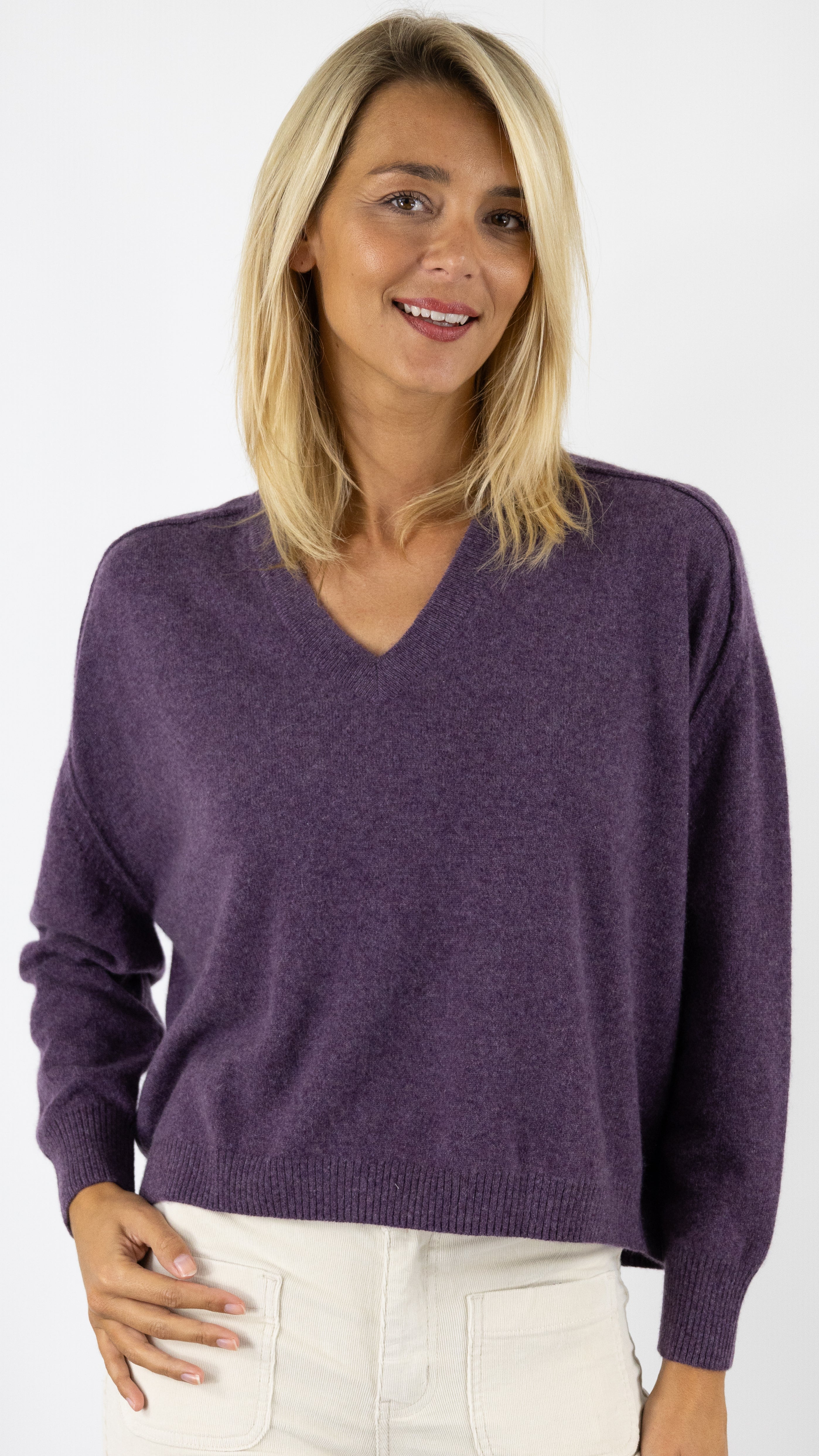 PULL V COURT EN CACHEMIRE LUCIEN NOT SHY#COLOR_AMETHYSTE/RAISIN