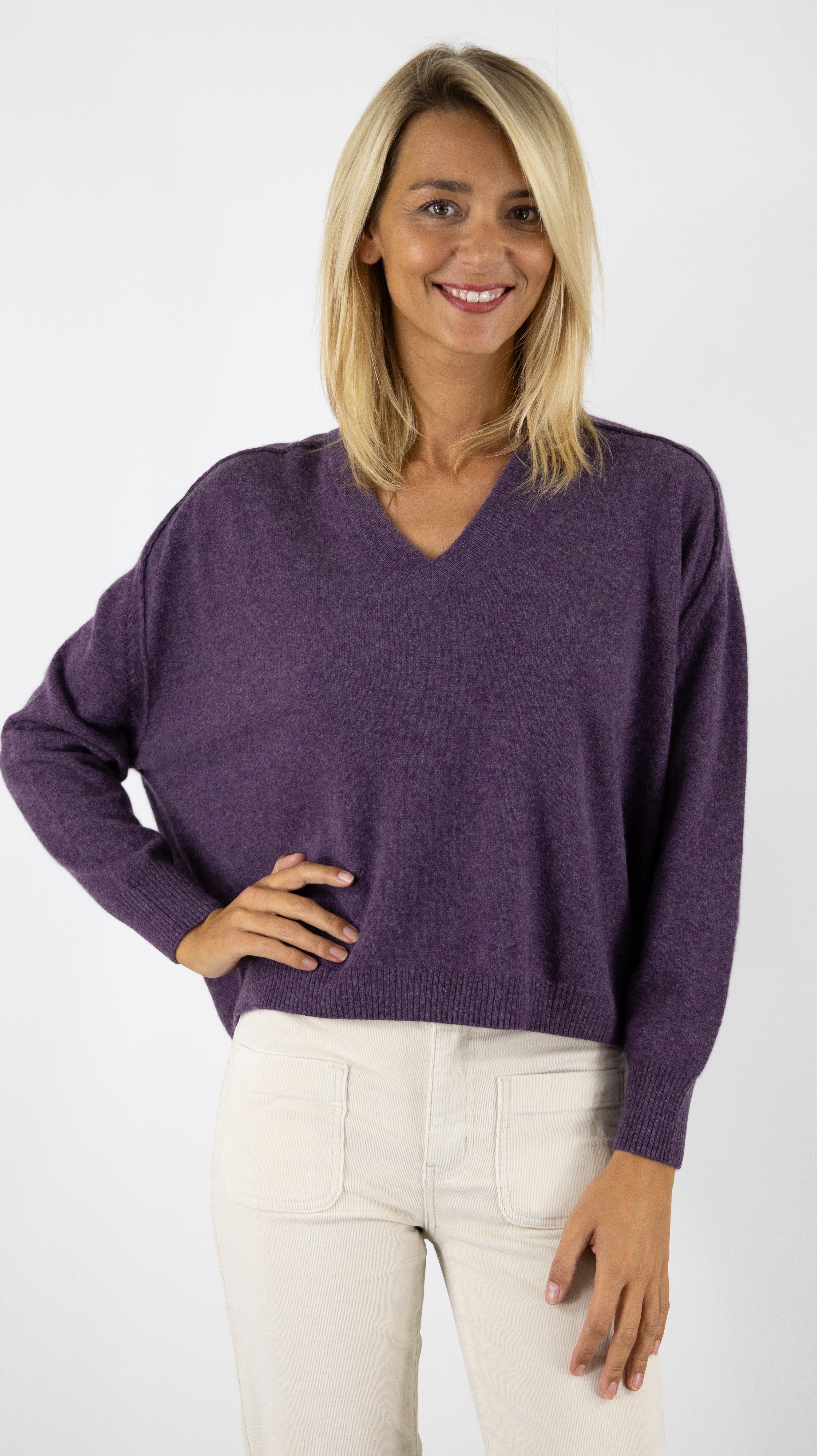 PULL V COURT EN CACHEMIRE LUCIEN NOT SHY#COLOR_AMETHYSTE/RAISIN