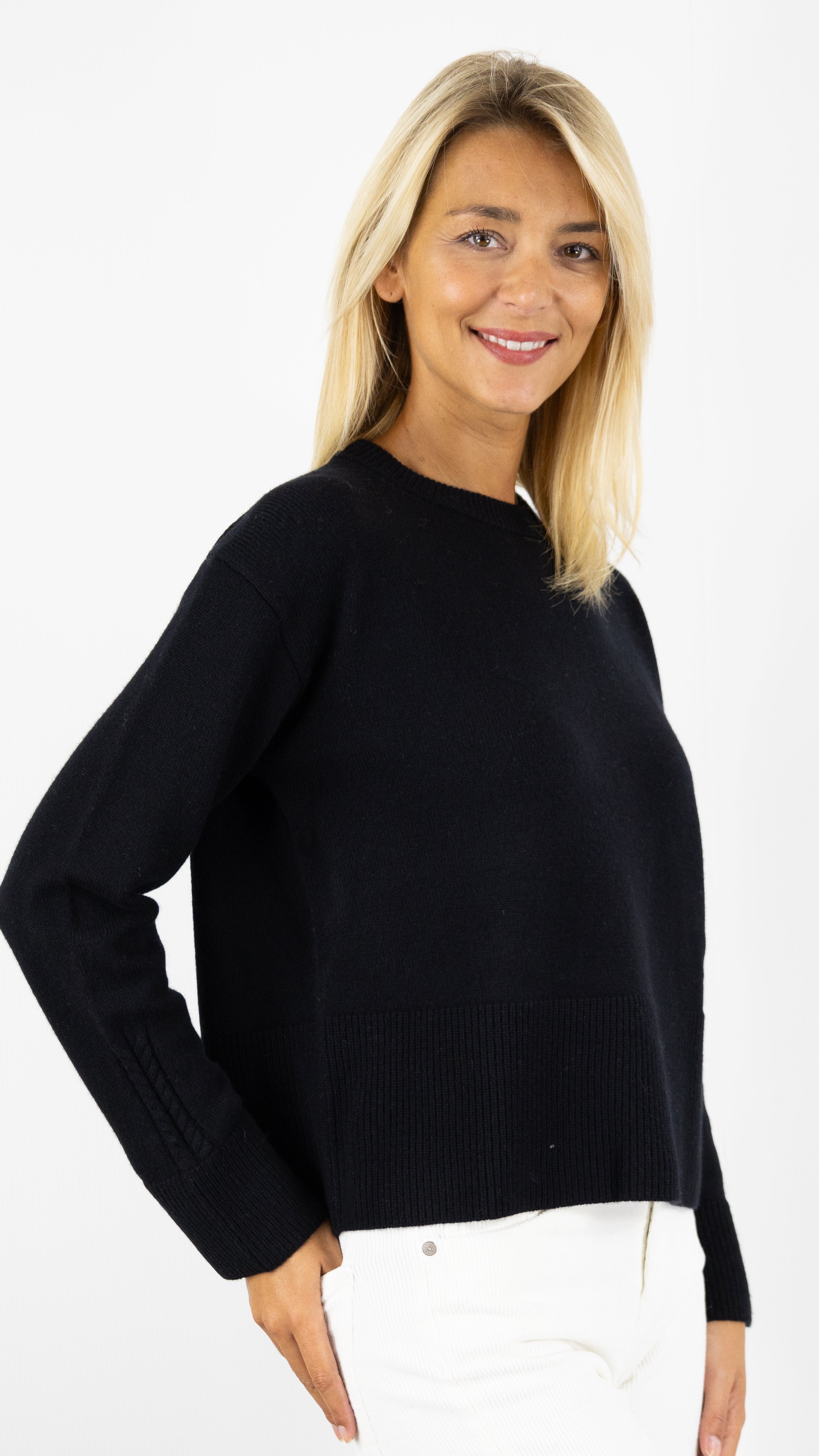 PULL COURT EN LAINE MERINOS NOT SHY MADRAH#COLOR_NOIR