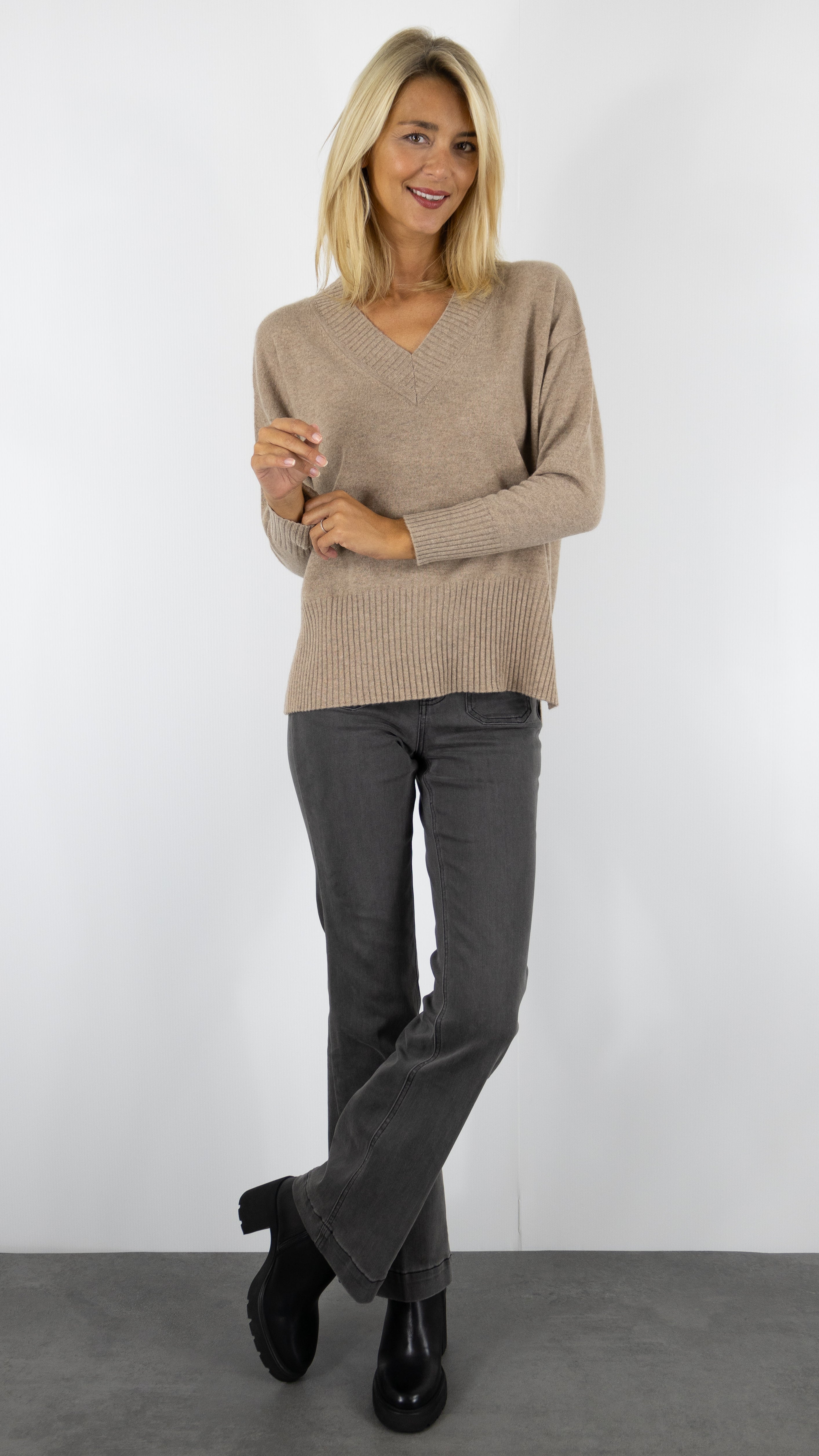 PULL V EN CACHEMIRE LARGE BORD COTE ESTHEME CKH715C#COLOR_1240/NOISETTE