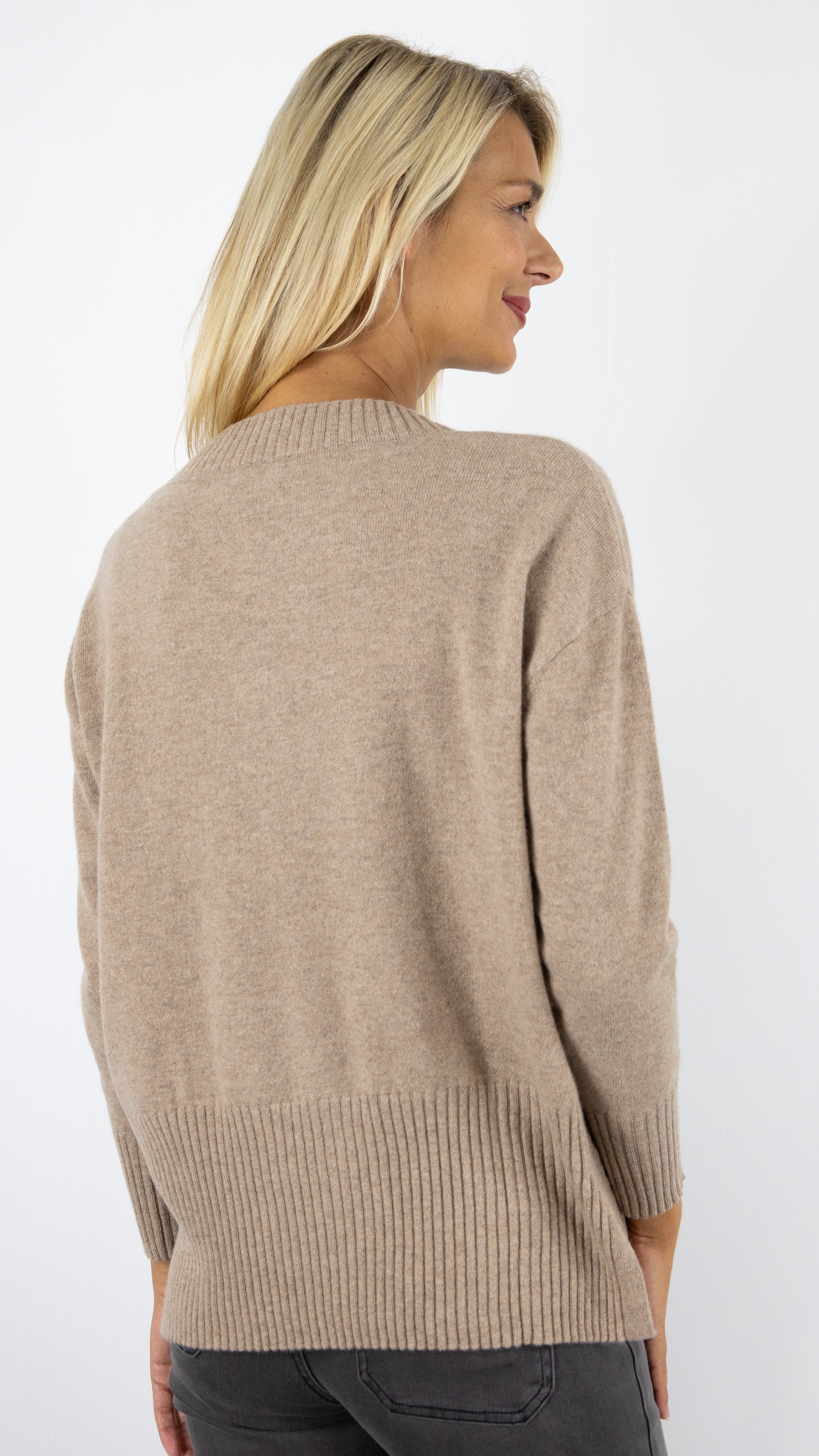 PULL V EN CACHEMIRE LARGE BORD COTE ESTHEME CKH715C#COLOR_1240/NOISETTE