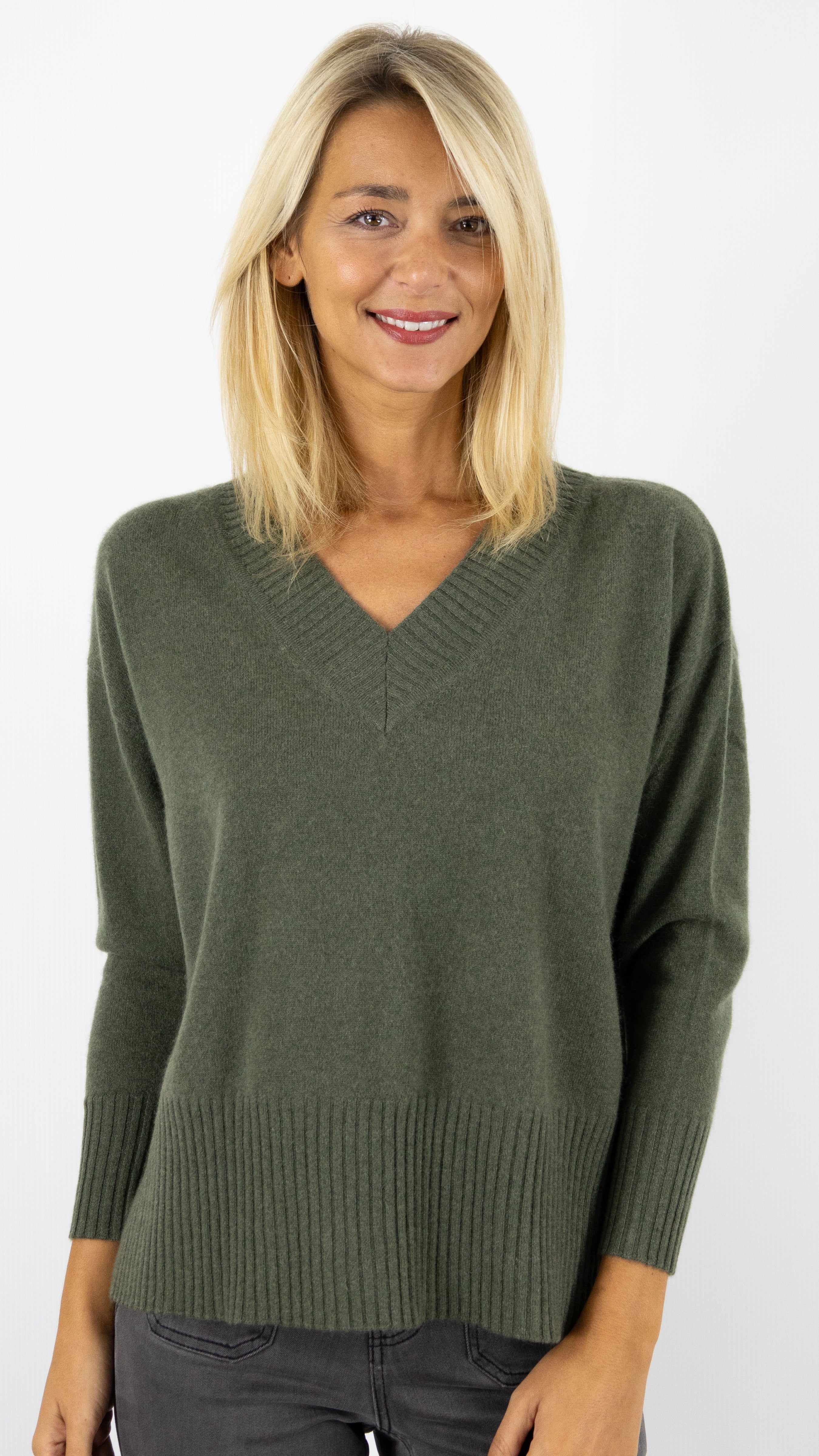 PULL V EN CACHEMIRE LARGE BORD COTE ESTHEME CKH715C#COLOR_2109/VEGETAL