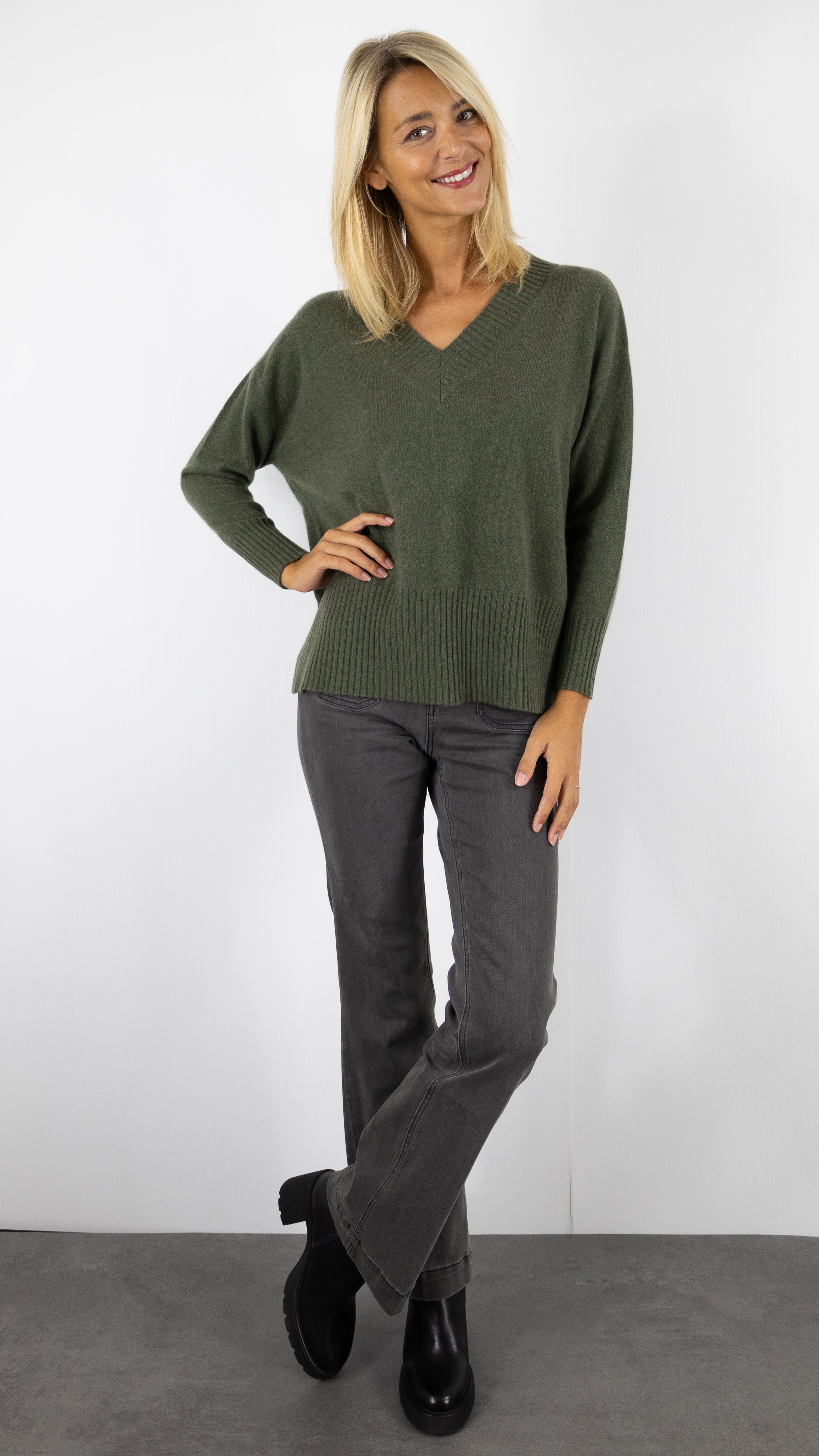 PULL V EN CACHEMIRE LARGE BORD COTE ESTHEME CKH715C#COLOR_2109/VEGETAL