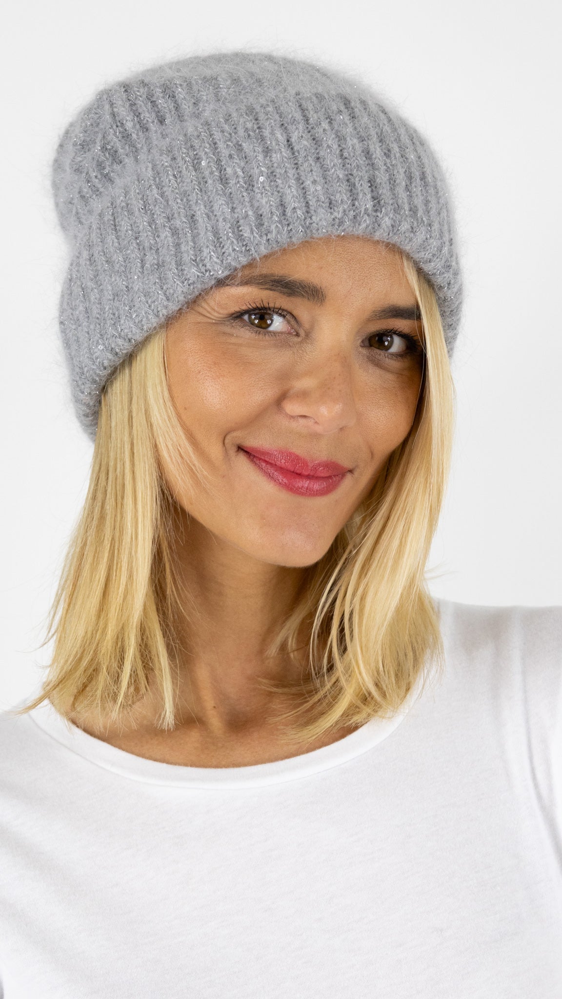 BONNET A PAILLETTES EN ANGORA VOUS 62839#COLOR_1200/GRIS CLAIR