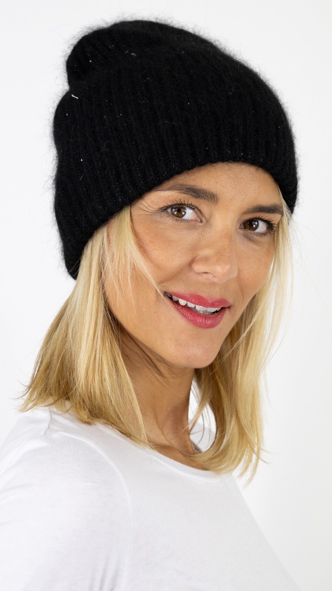 BONNET A PAILLETTES EN ANGORA VOUS 62839#COLOR_0200/NOIR