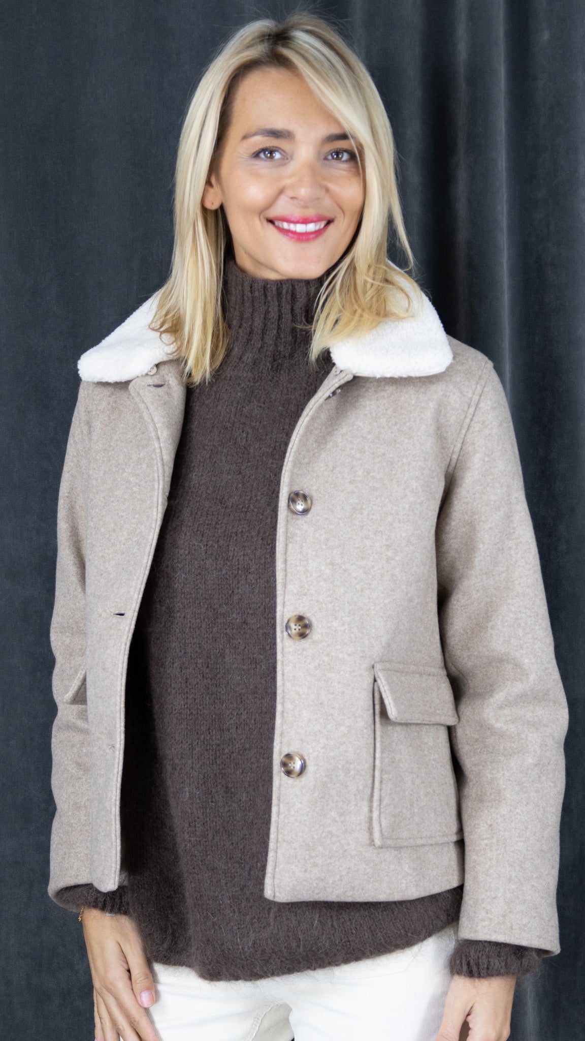 MANTEAU COURT AVEC COL FAUSSE FOURRURE MOUTON AMOVIBLE LA PETITE ETOILE NATTIE BEIGE