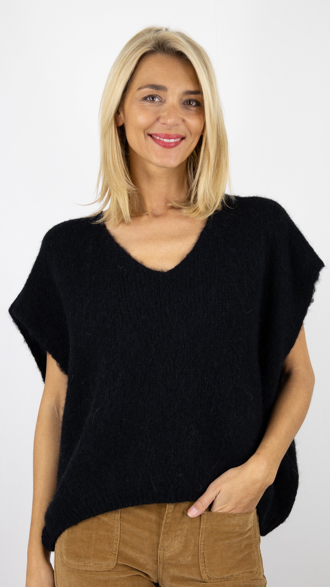 PULL V SANS MANCHES EVASE MAMOUHKA 8090#COLOR_NOIR