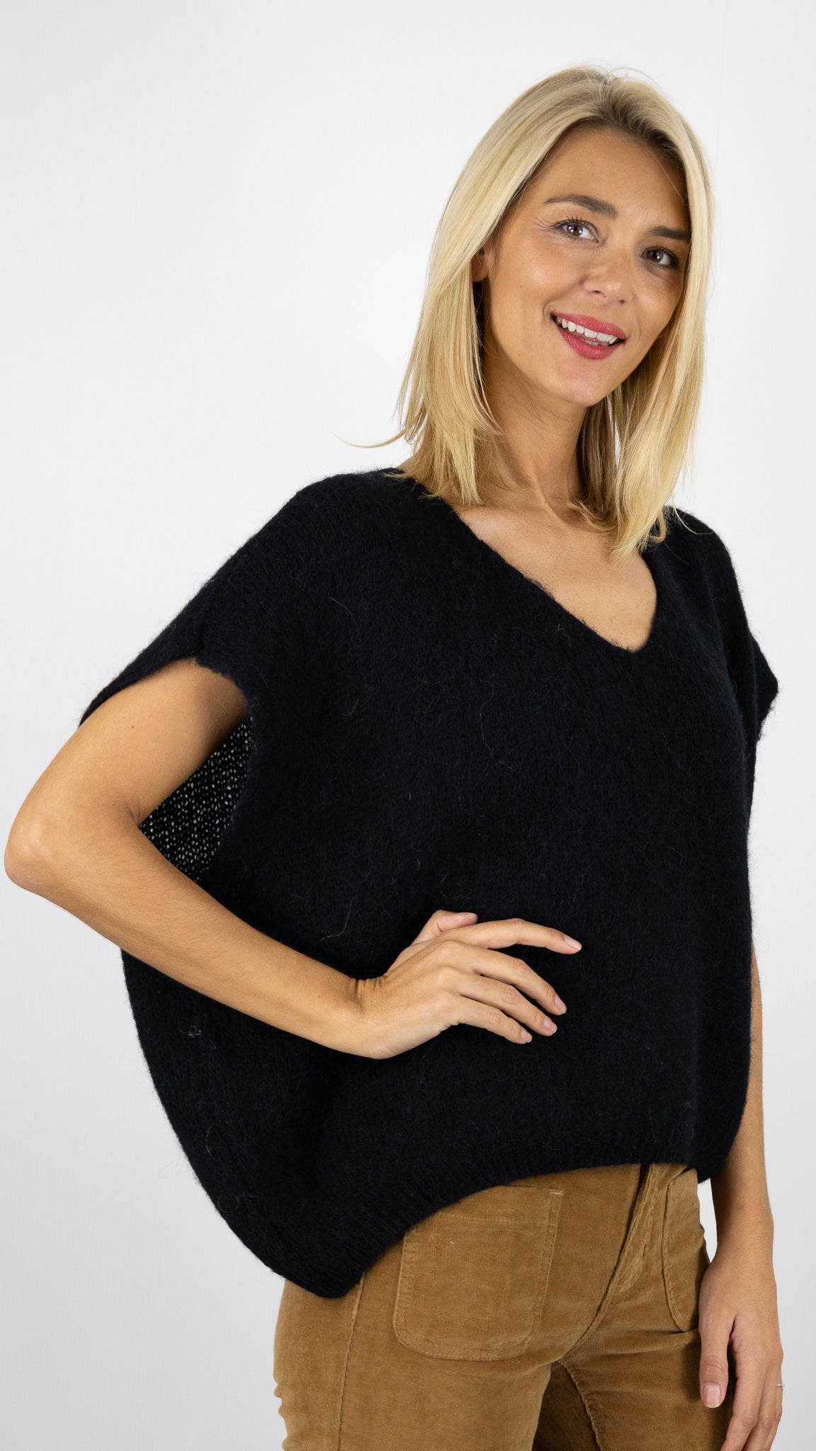 PULL V SANS MANCHES EVASE MAMOUHKA 8090#COLOR_NOIR