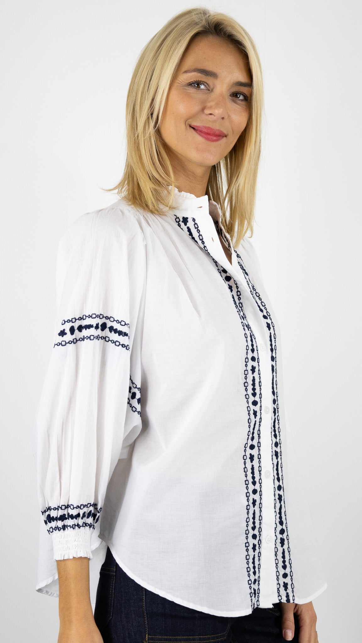 BLOUSE COL MONTANT BRODERIE LUKAP L1084 #COLOR_BLC/MARINE