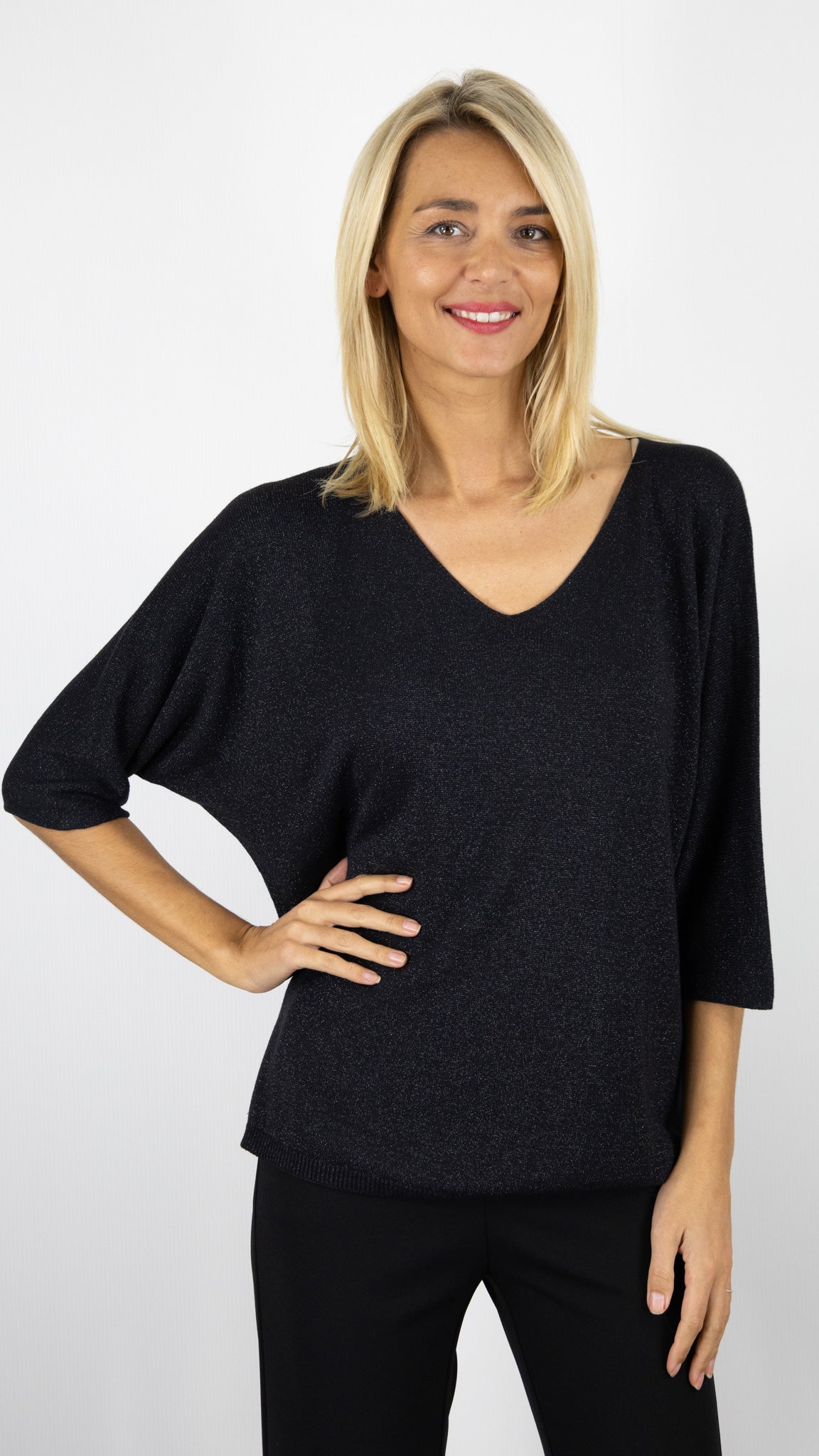 PULL V OVERSIZE LAME ATELIER DE MILA 21130#COLOR_NOIR 