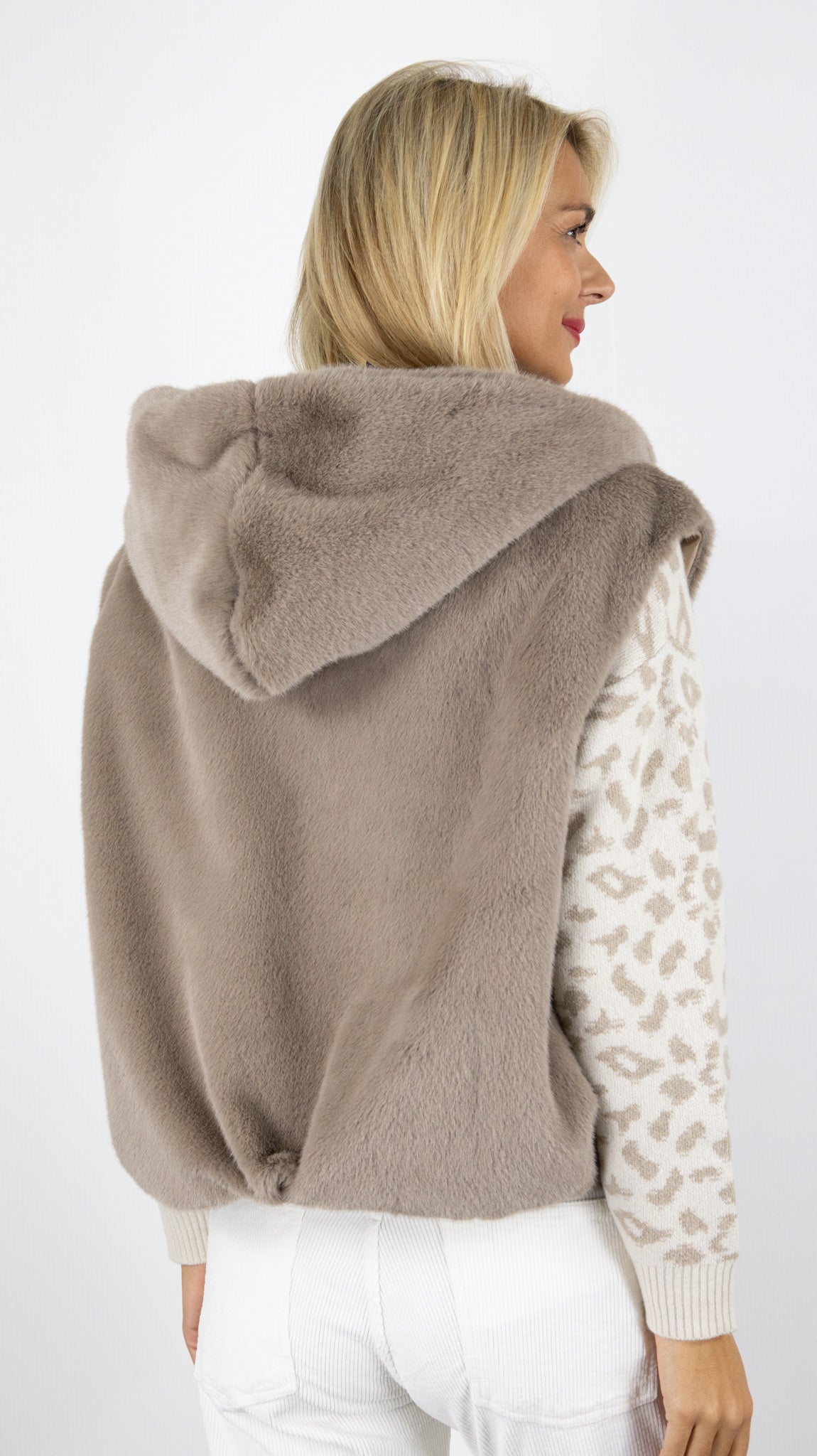 VESTE SANS MANCHES A CAPUCHE EN FAUSSE FOURRURE VIMODA 40927#COLOR_TAUPE