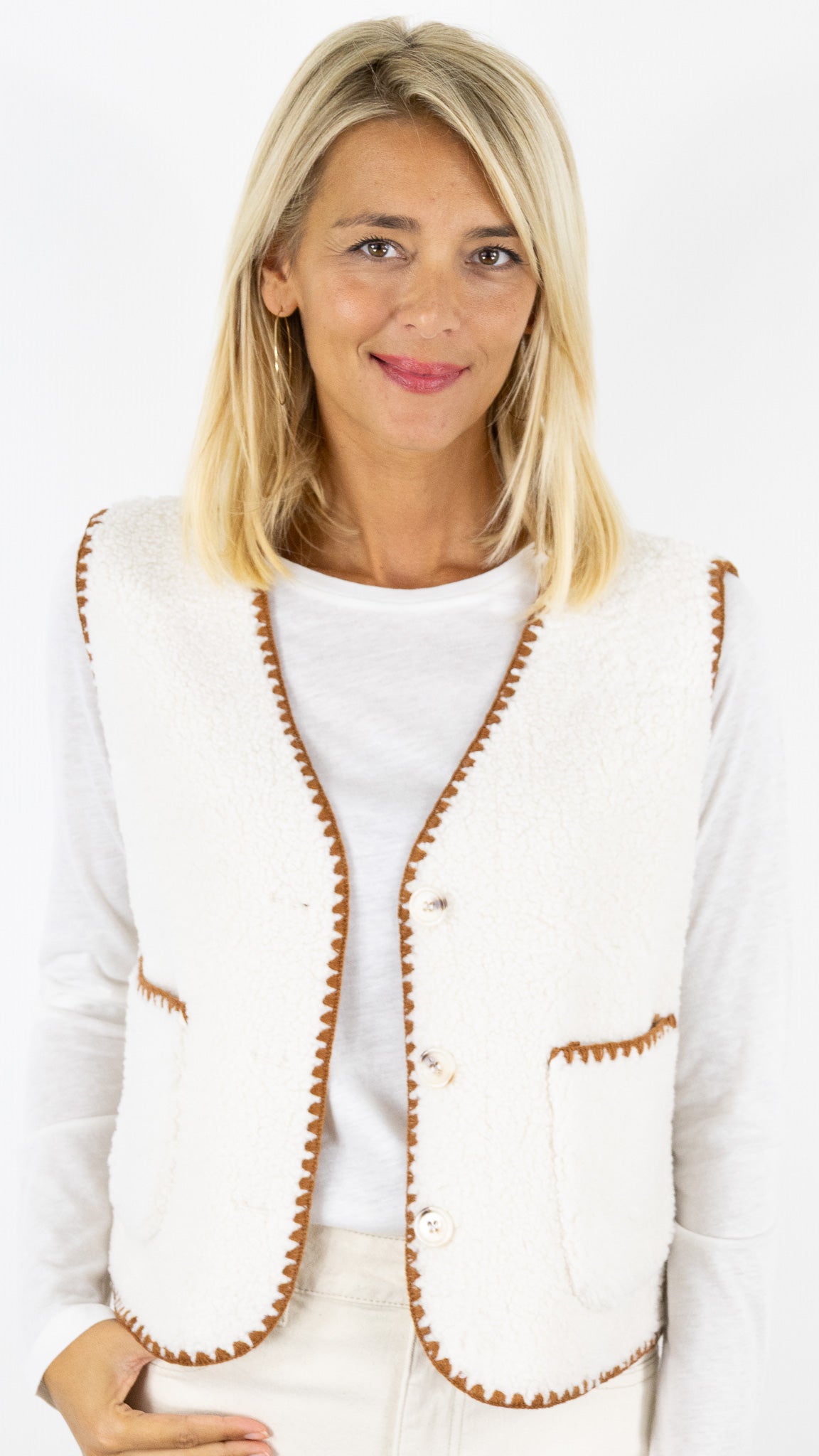 GILET SANS MANCHES MOUTON IT HIPPIE 01879/939#COLOR_ECRU/CAMEL