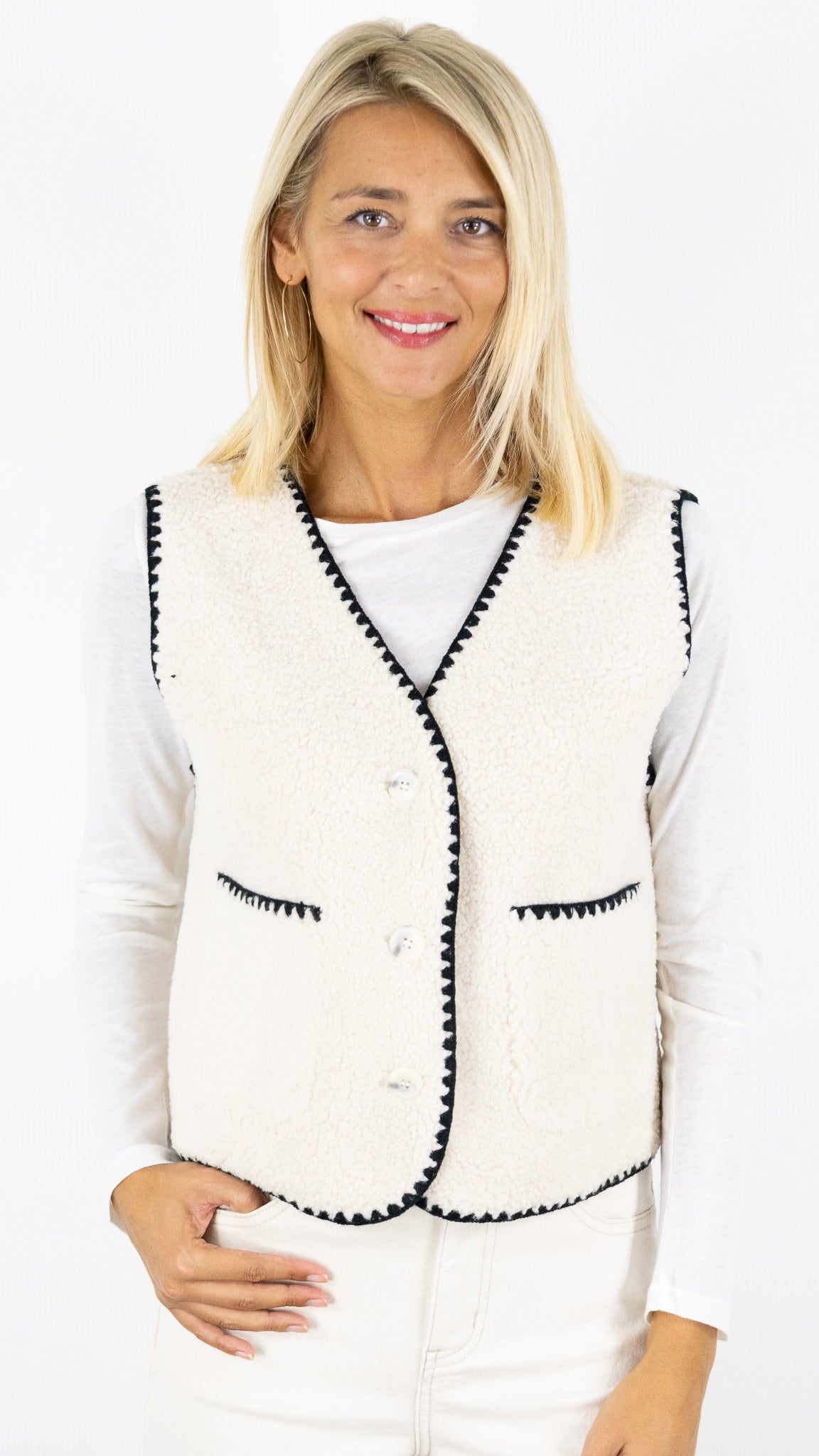GILET SANS MANCHES MOUTON IT HIPPIE 01879/939#COLOR_ECRU/NOIR