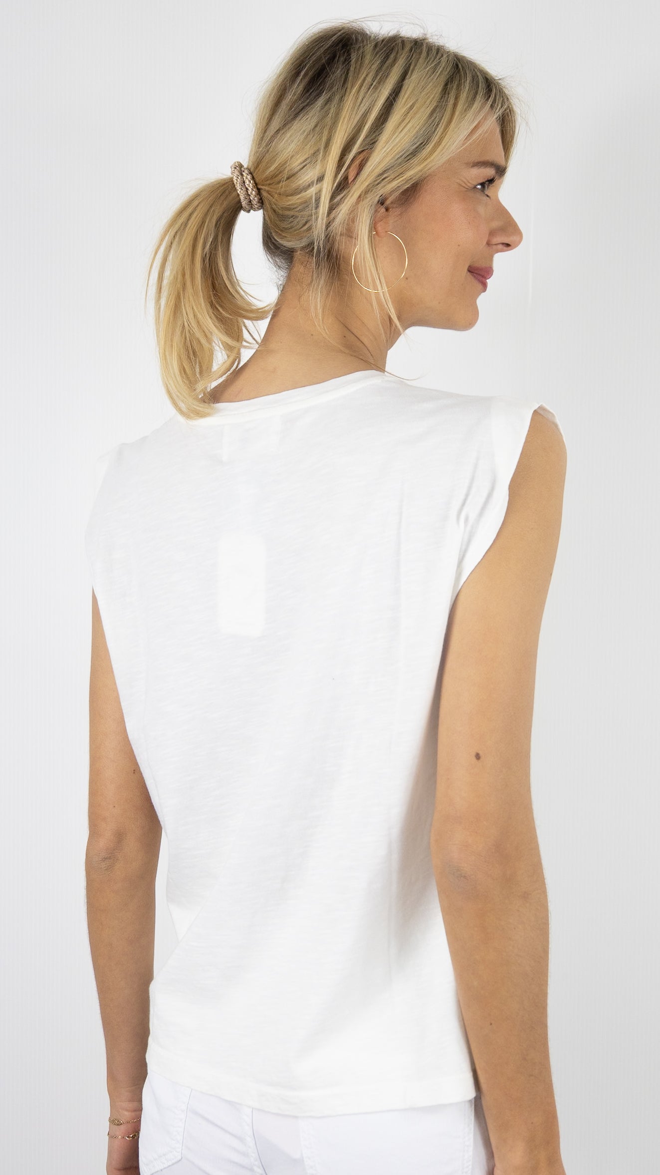 TEE-SHIRT COL ROND SANS MANCHES POUR FEMME DES PETITS HAUTS ZAEBA#COLOR_ECRU